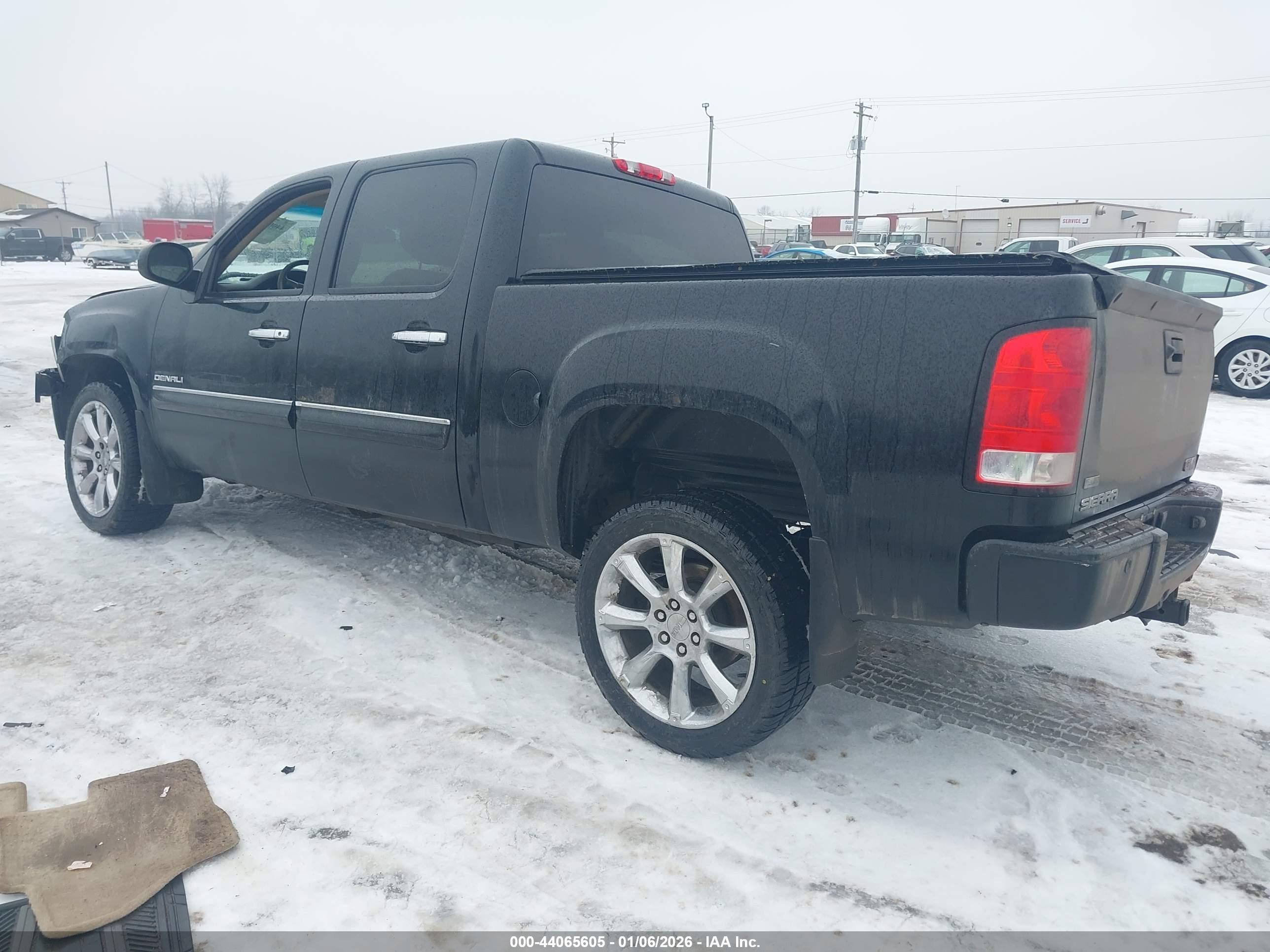 GMC SIERRA image 3