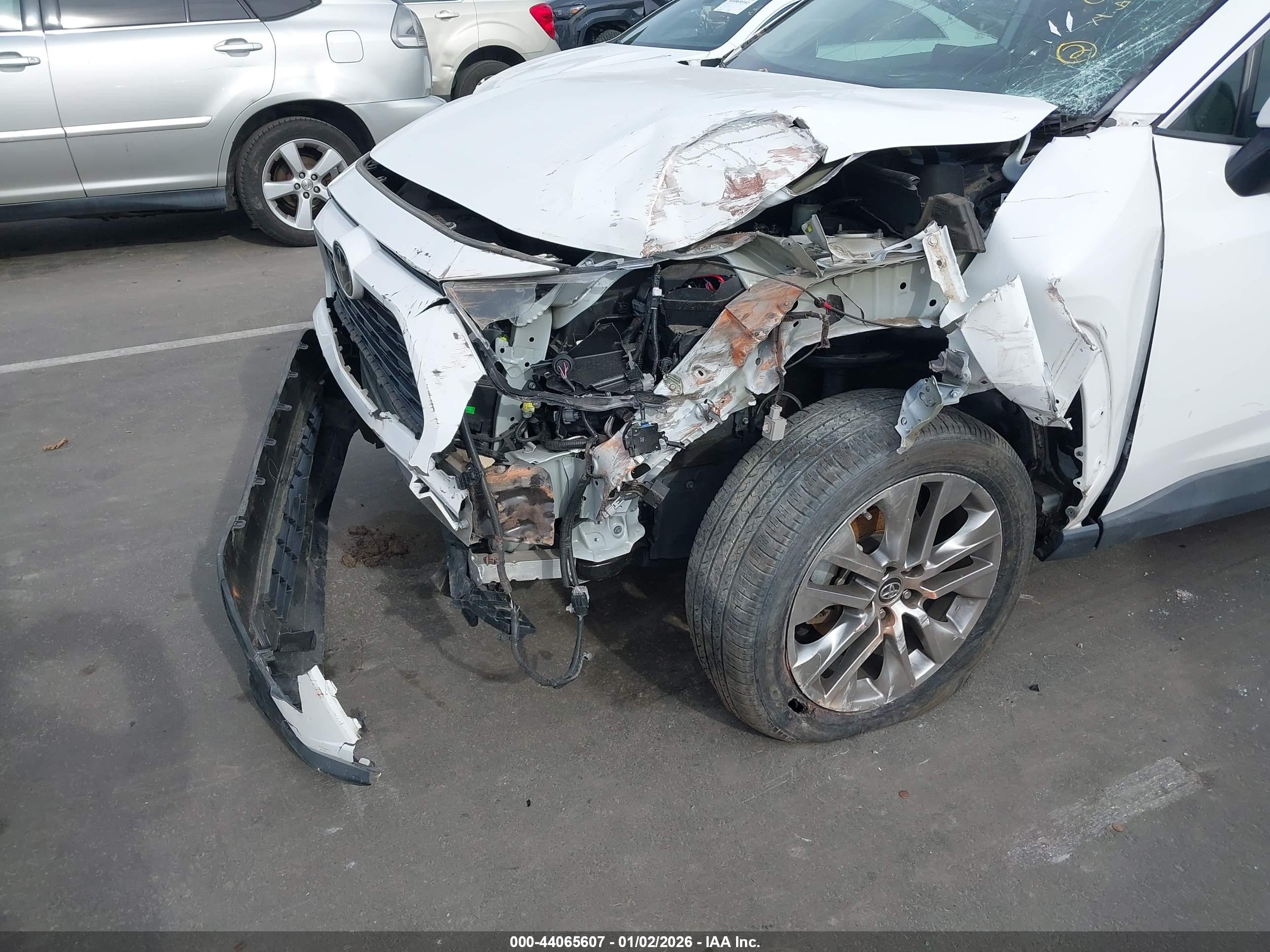 TOYOTA RAV4 image 6