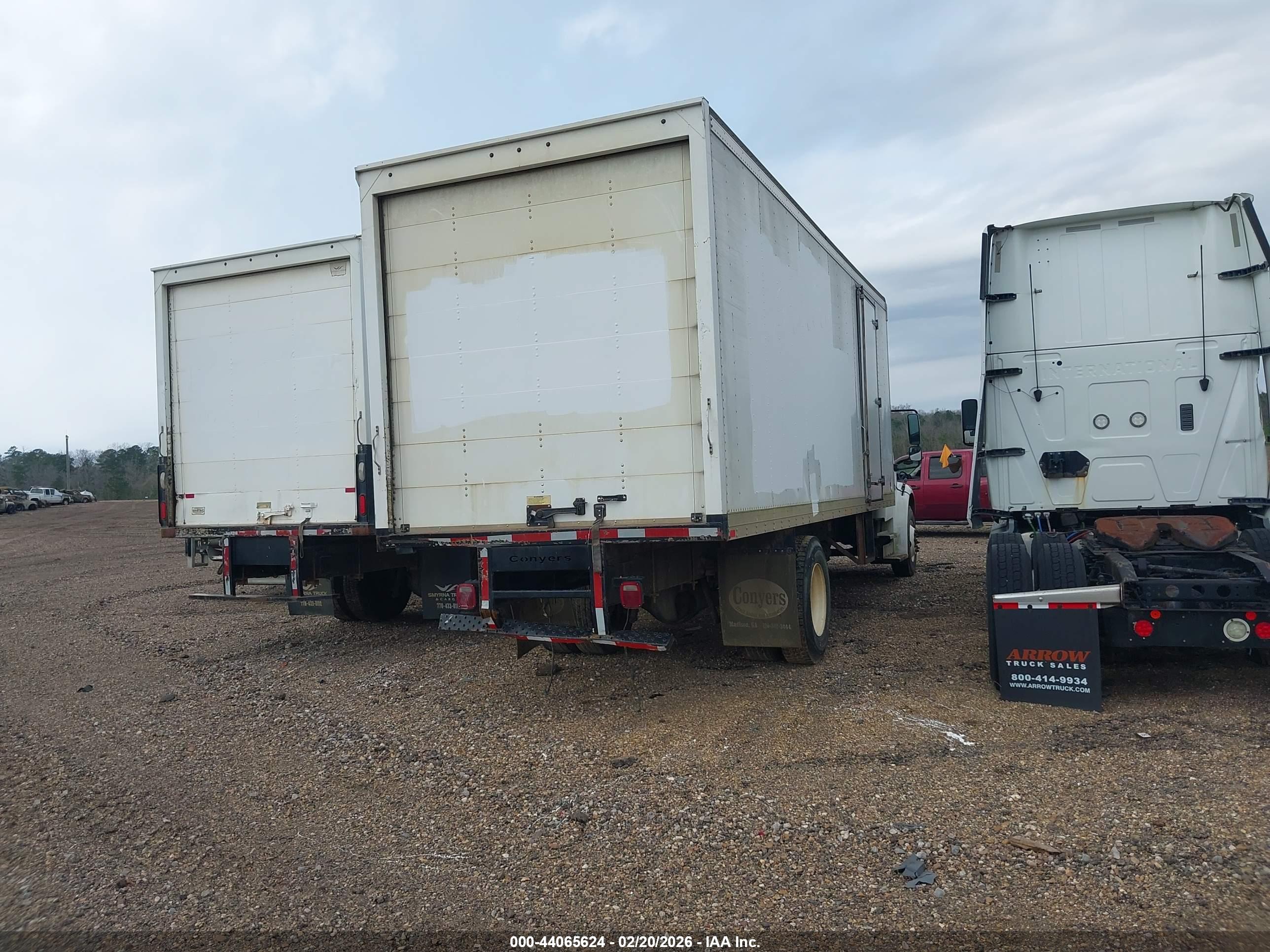 FREIGHTLINER M2 image 4