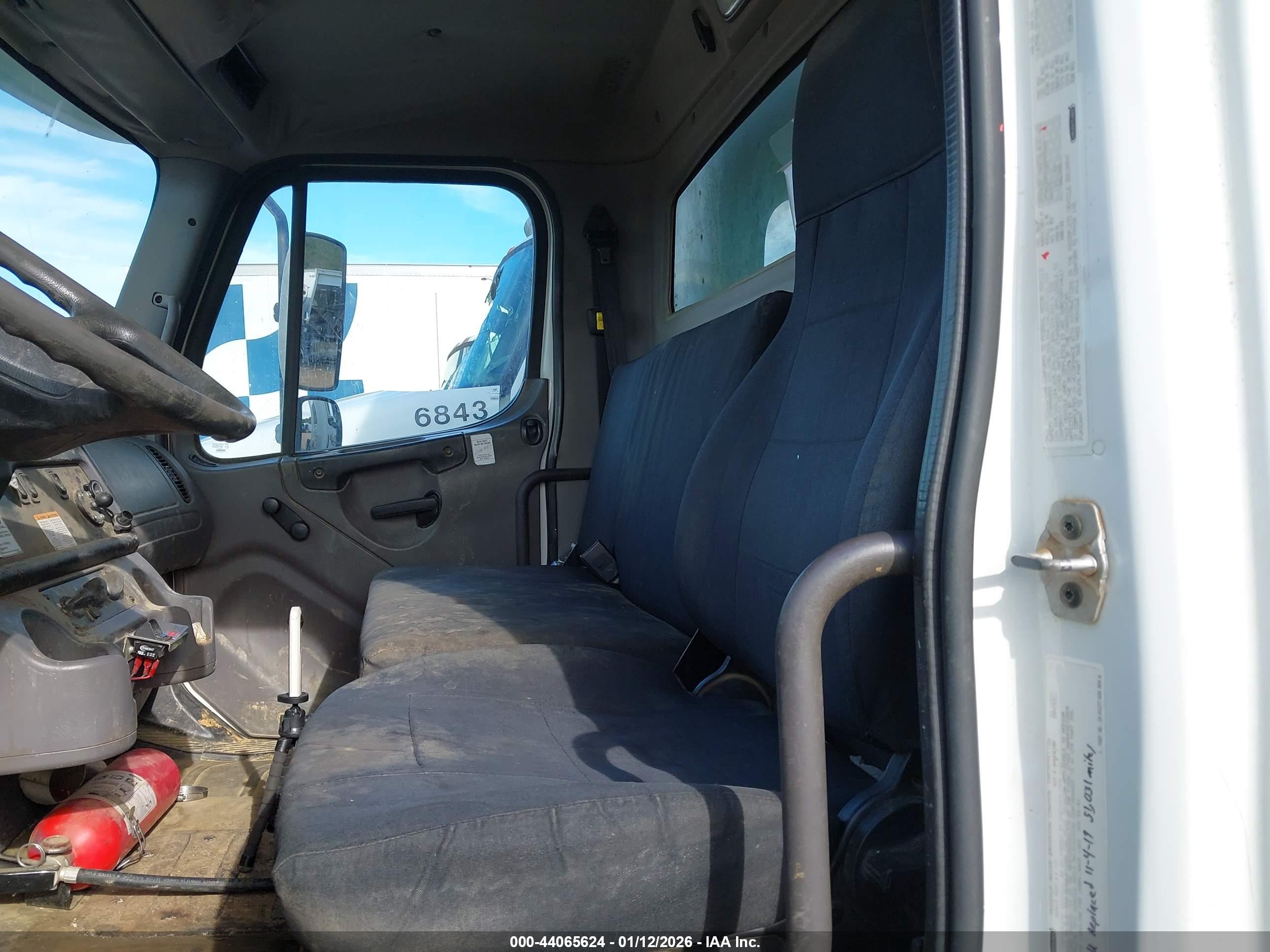 FREIGHTLINER M2 image 8