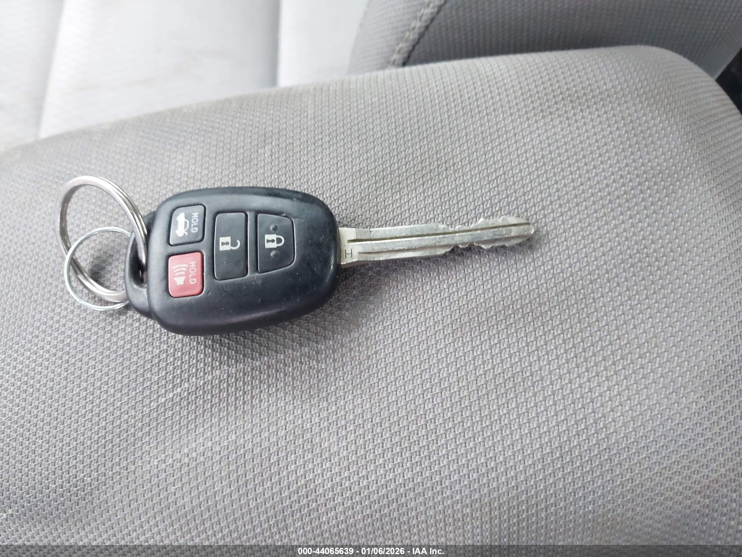 TOYOTA COROLLA image 11
