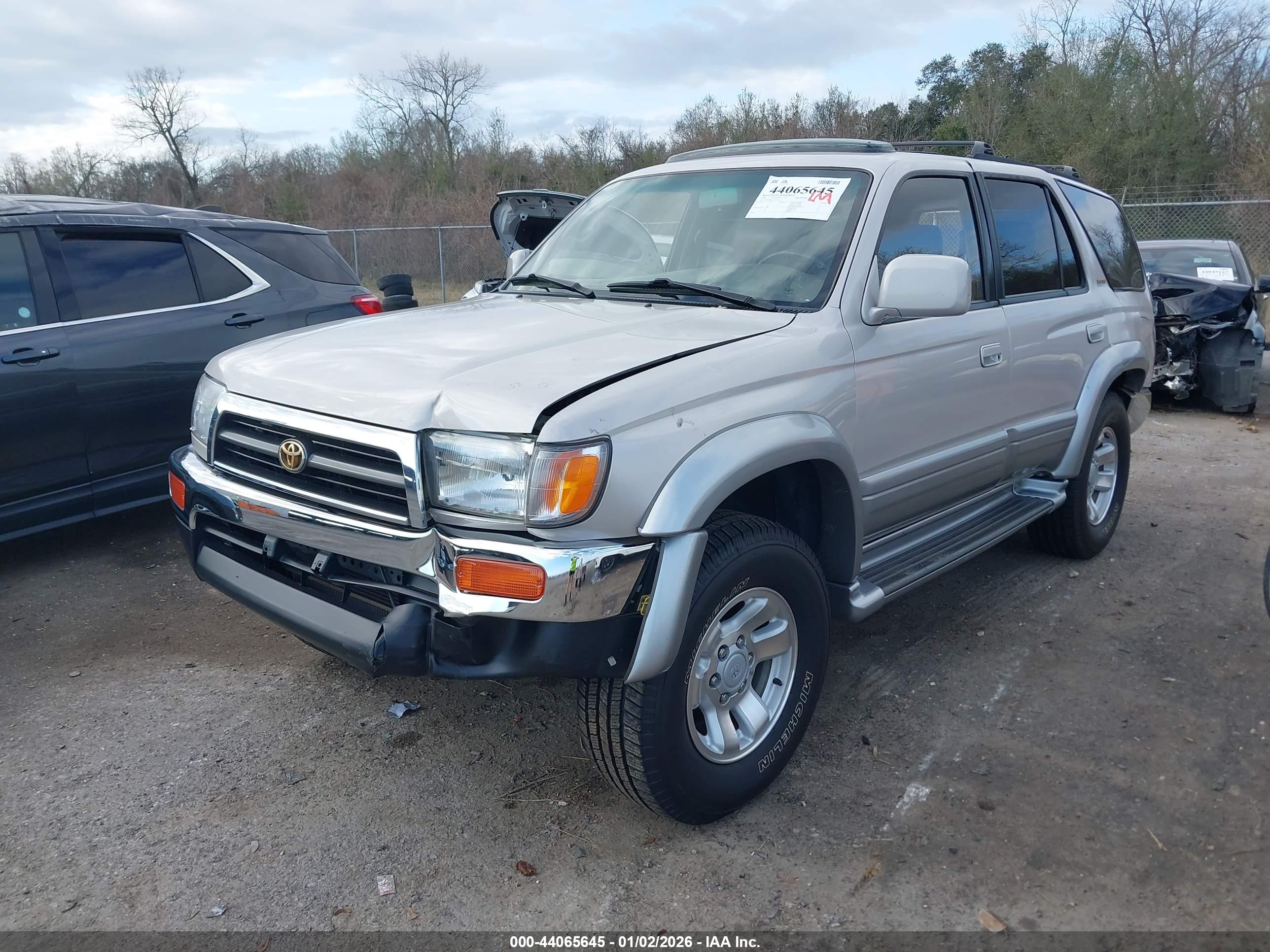 TOYOTA 4RUNNER image 2