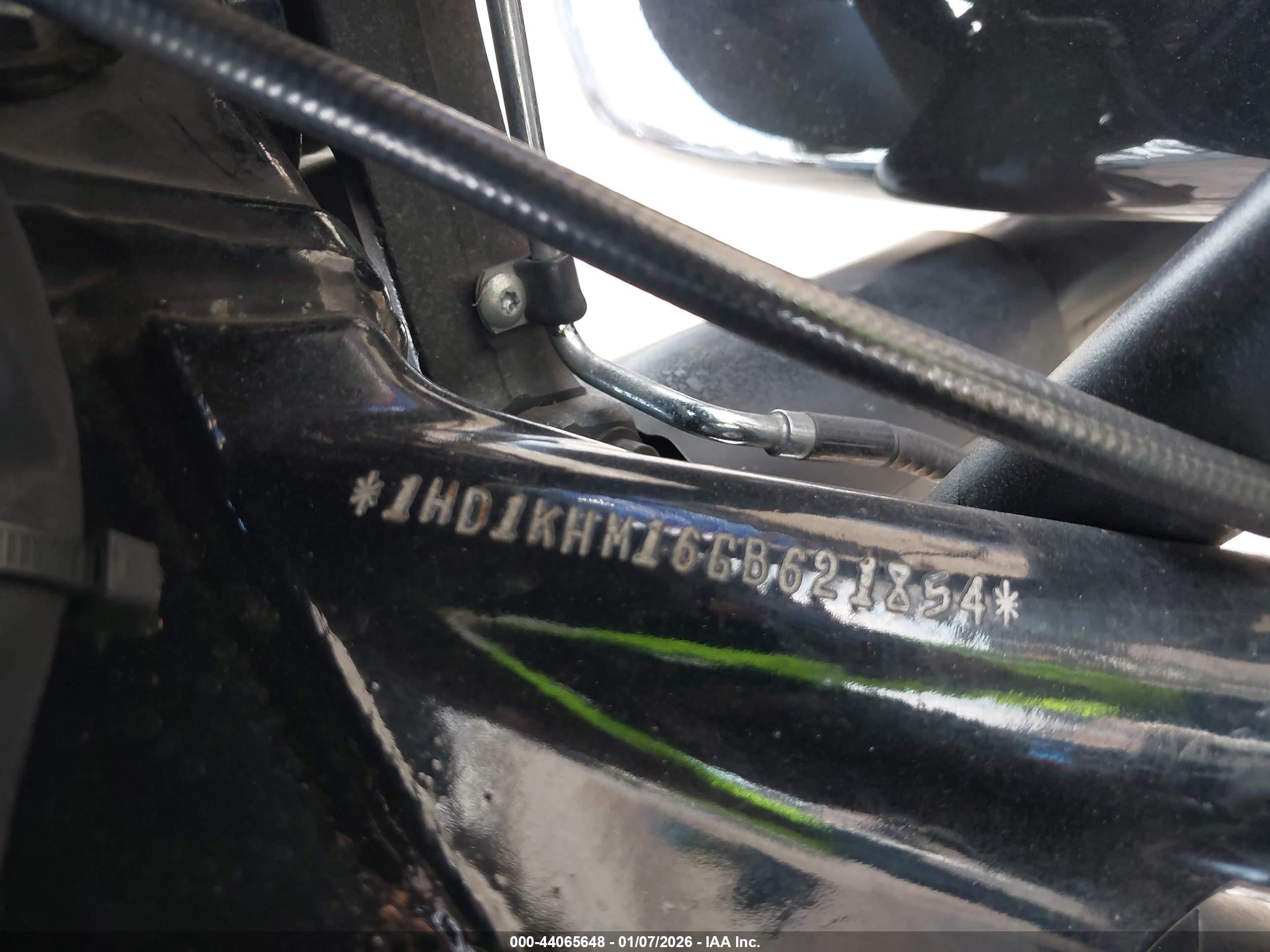 HARLEY-DAVIDSON FLTRX image 10
