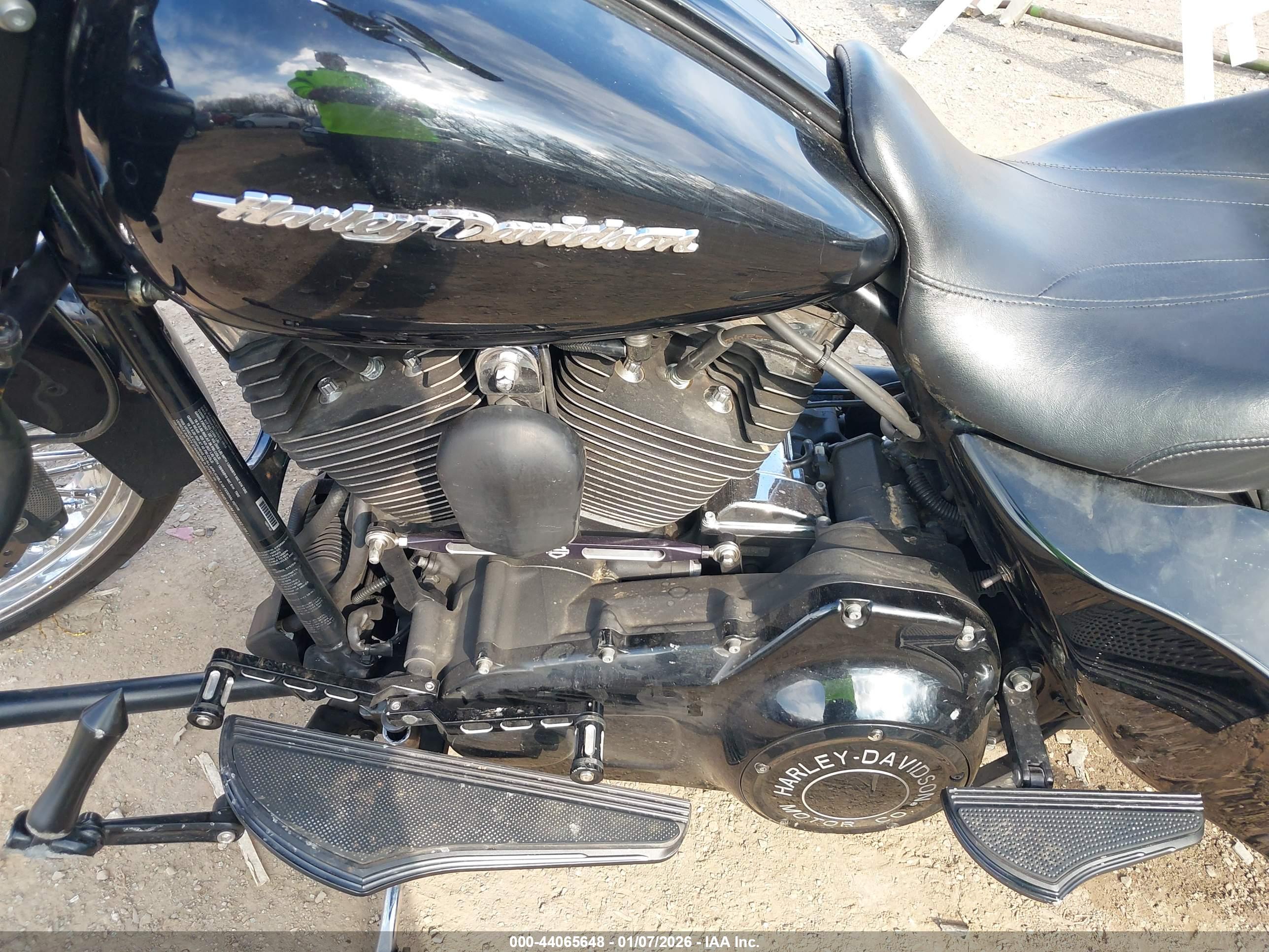 HARLEY-DAVIDSON FLTRX image 9