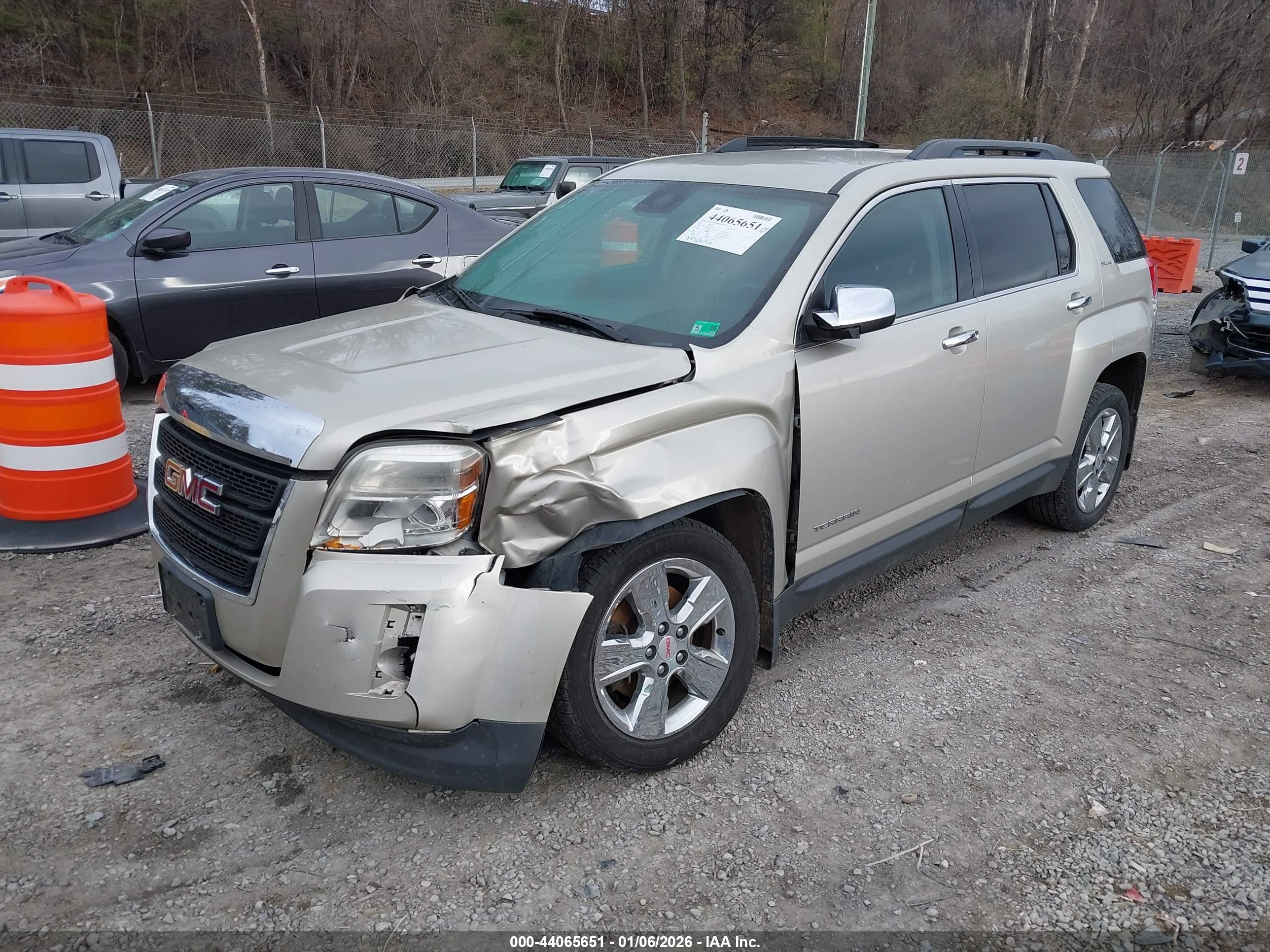 GMC TERRAIN image 2