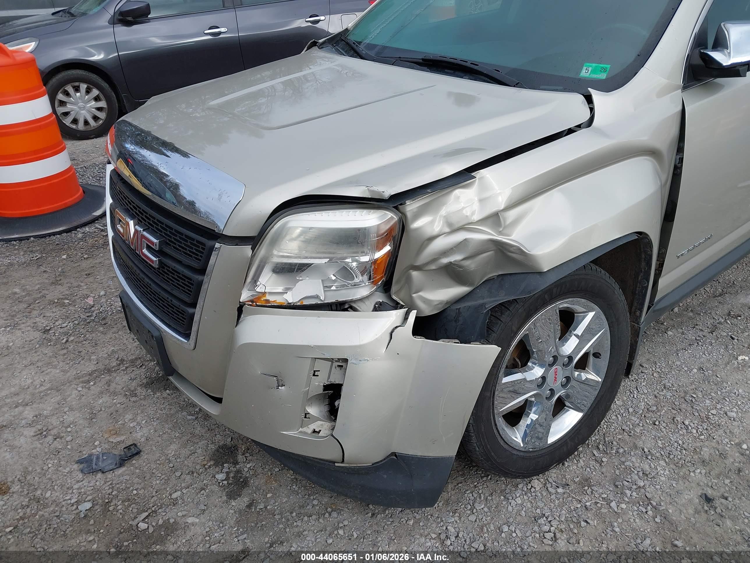 GMC TERRAIN image 6