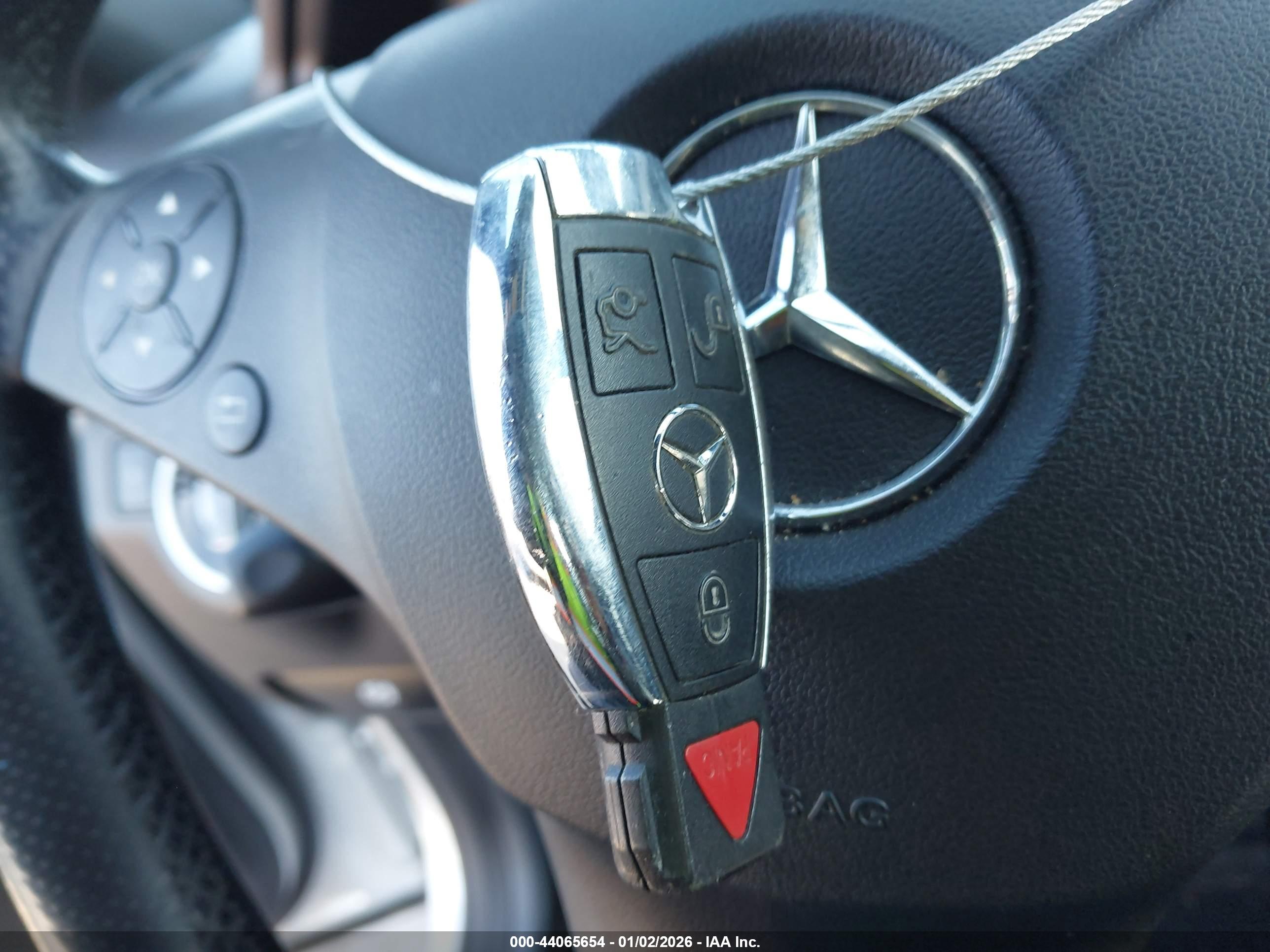 MERCEDES-BENZ E image 11