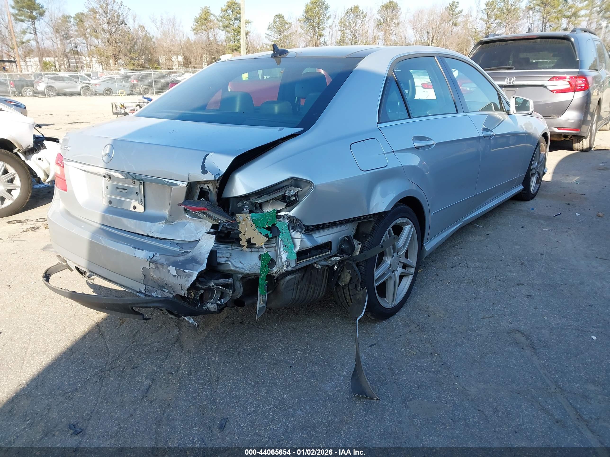 MERCEDES-BENZ E image 4