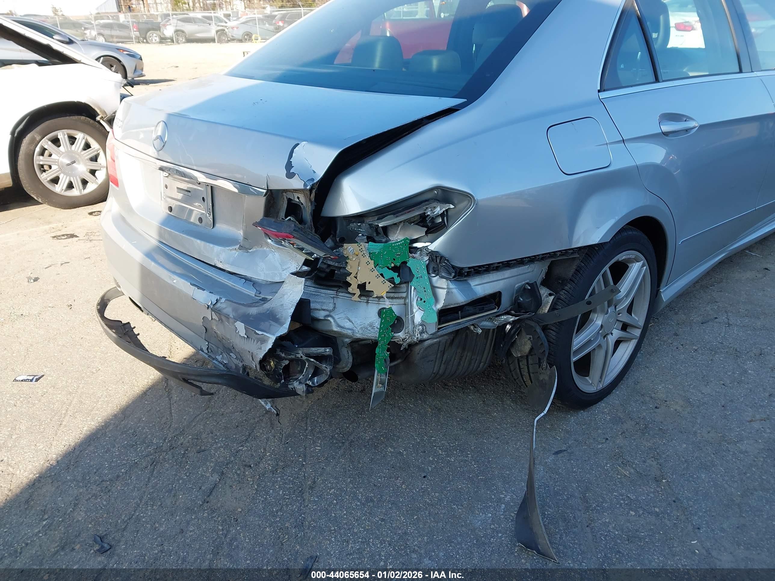 MERCEDES-BENZ E image 6