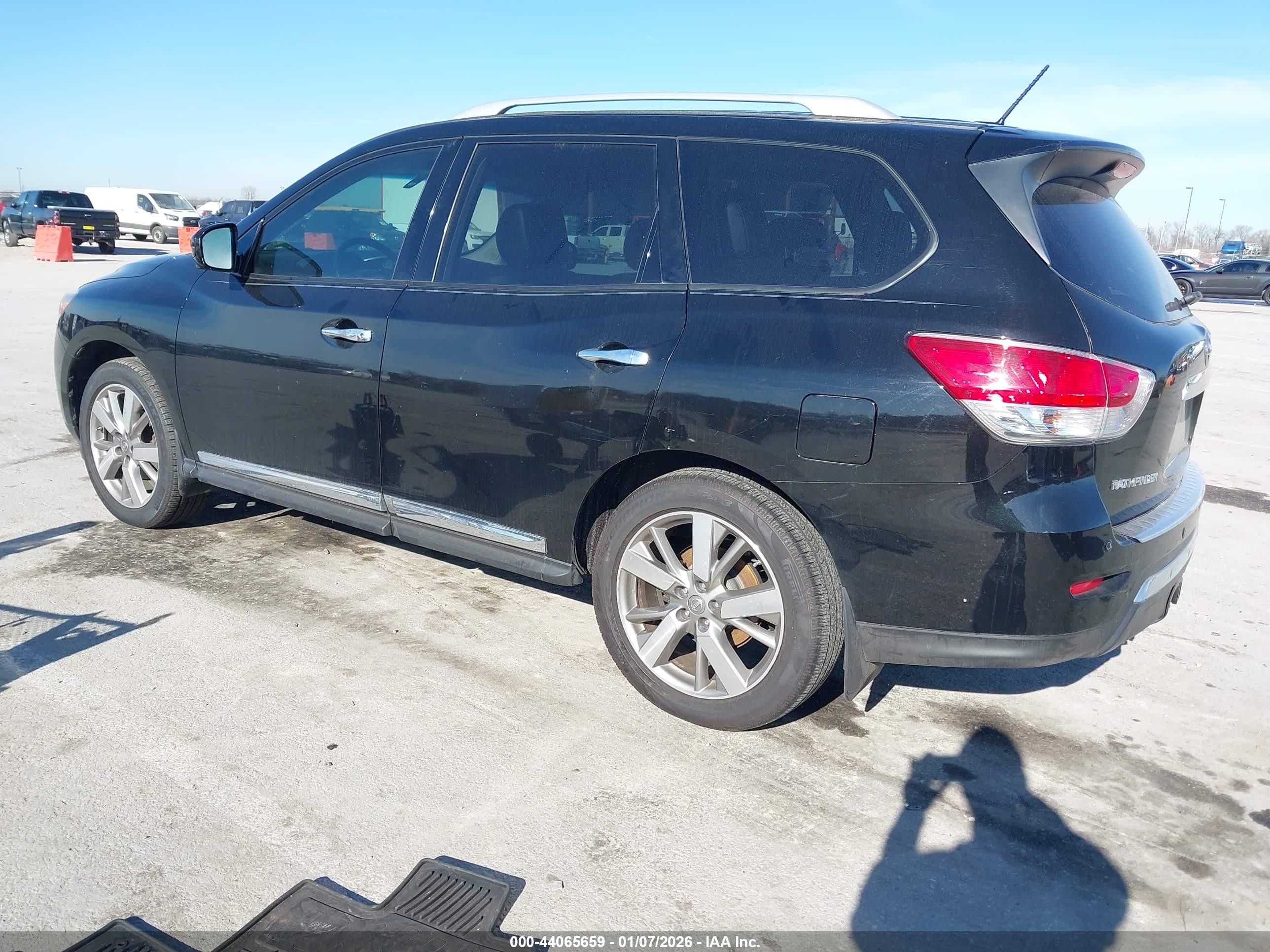 NISSAN PATHFINDER image 3