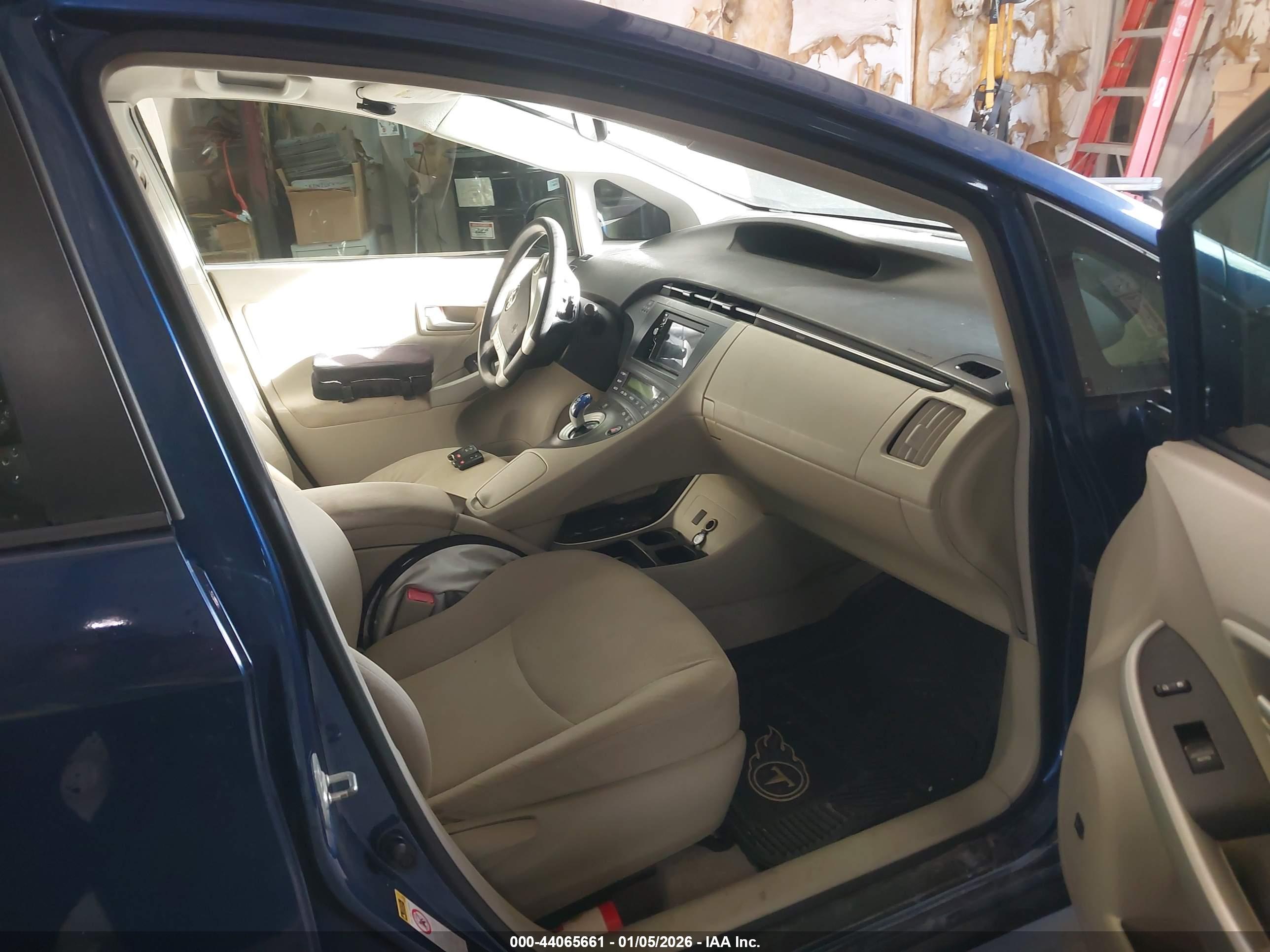 TOYOTA PRIUS image 5