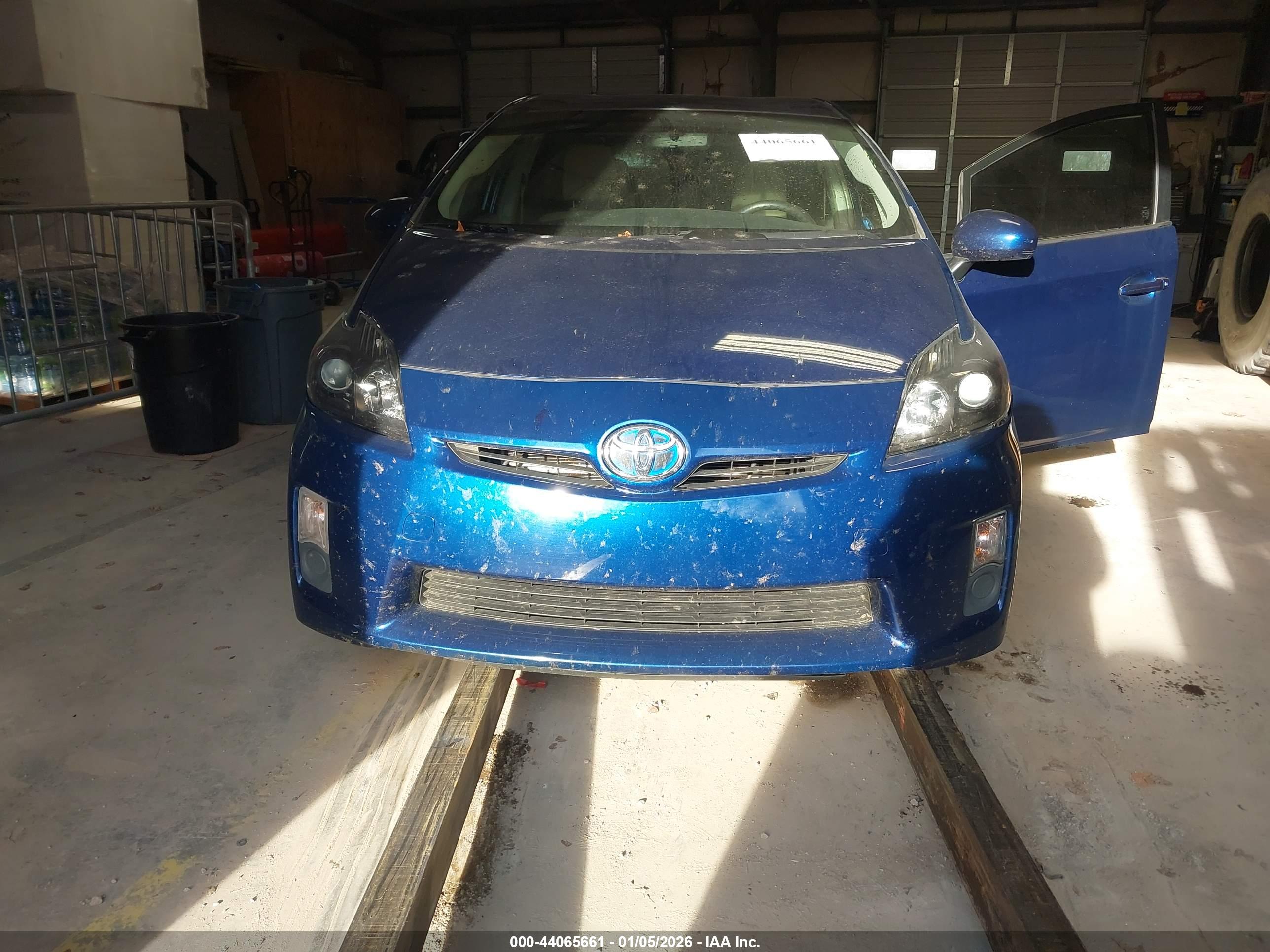 TOYOTA PRIUS image 6