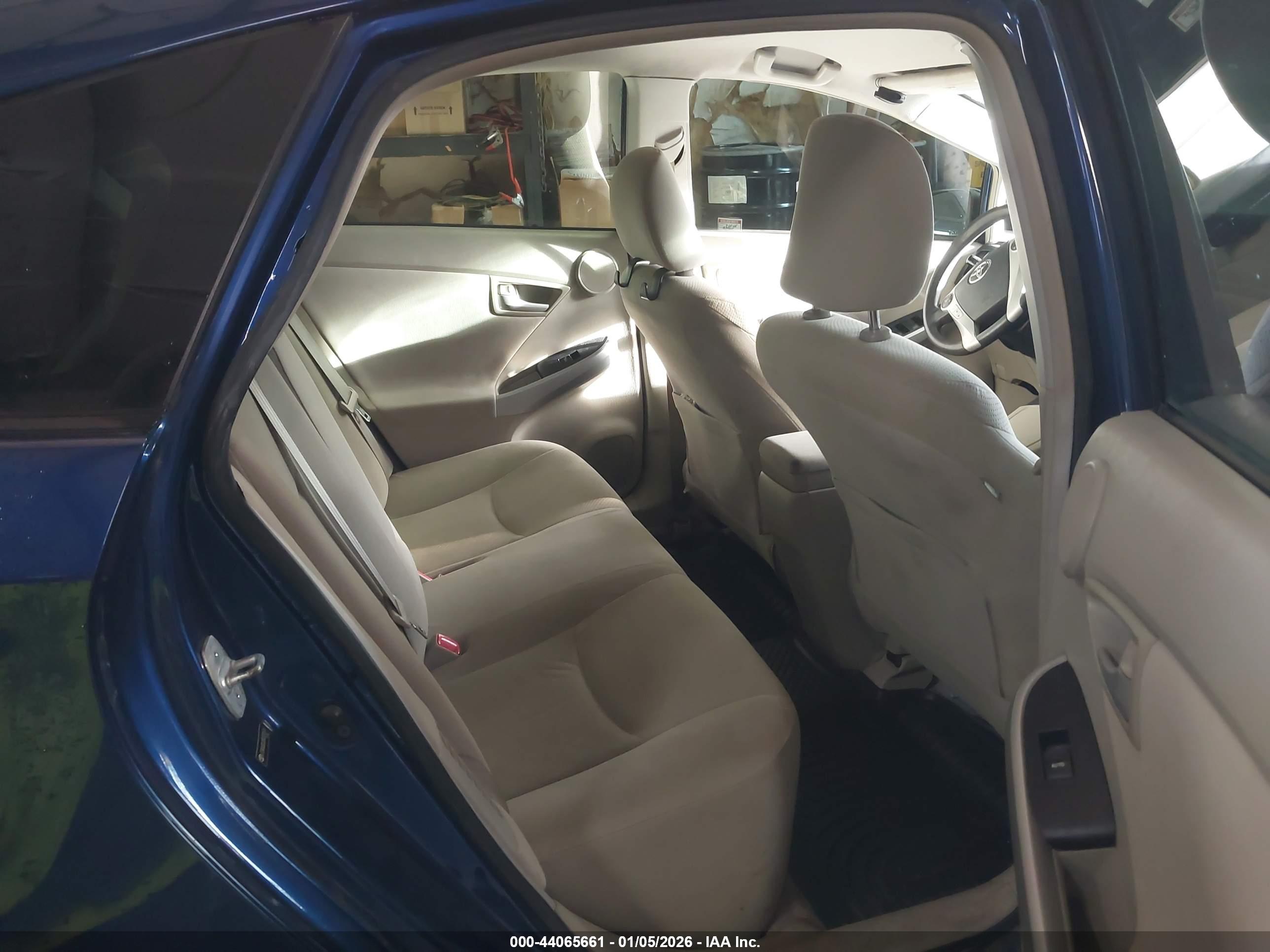 TOYOTA PRIUS image 8