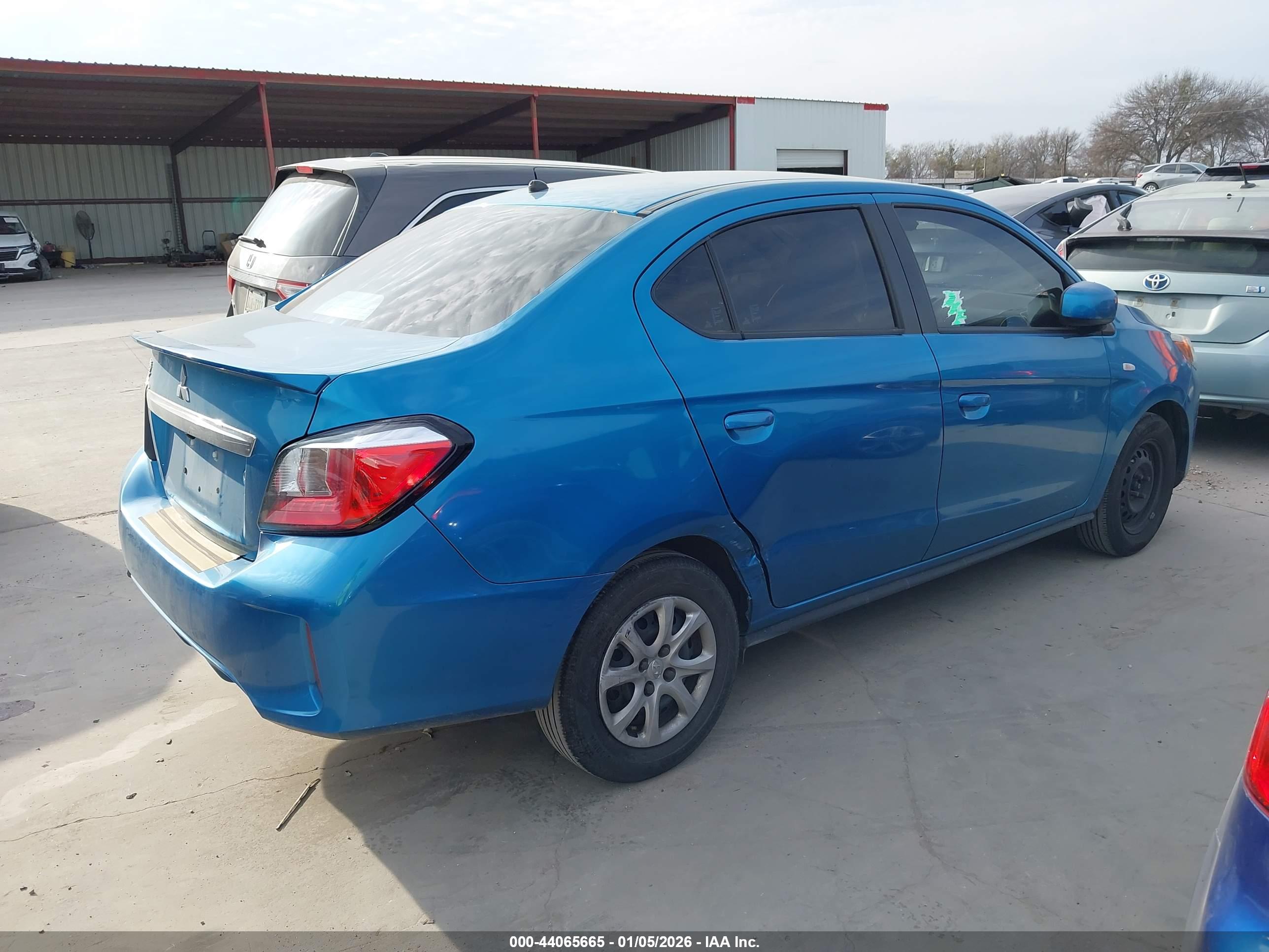 MITSUBISHI MIRAGE image 4