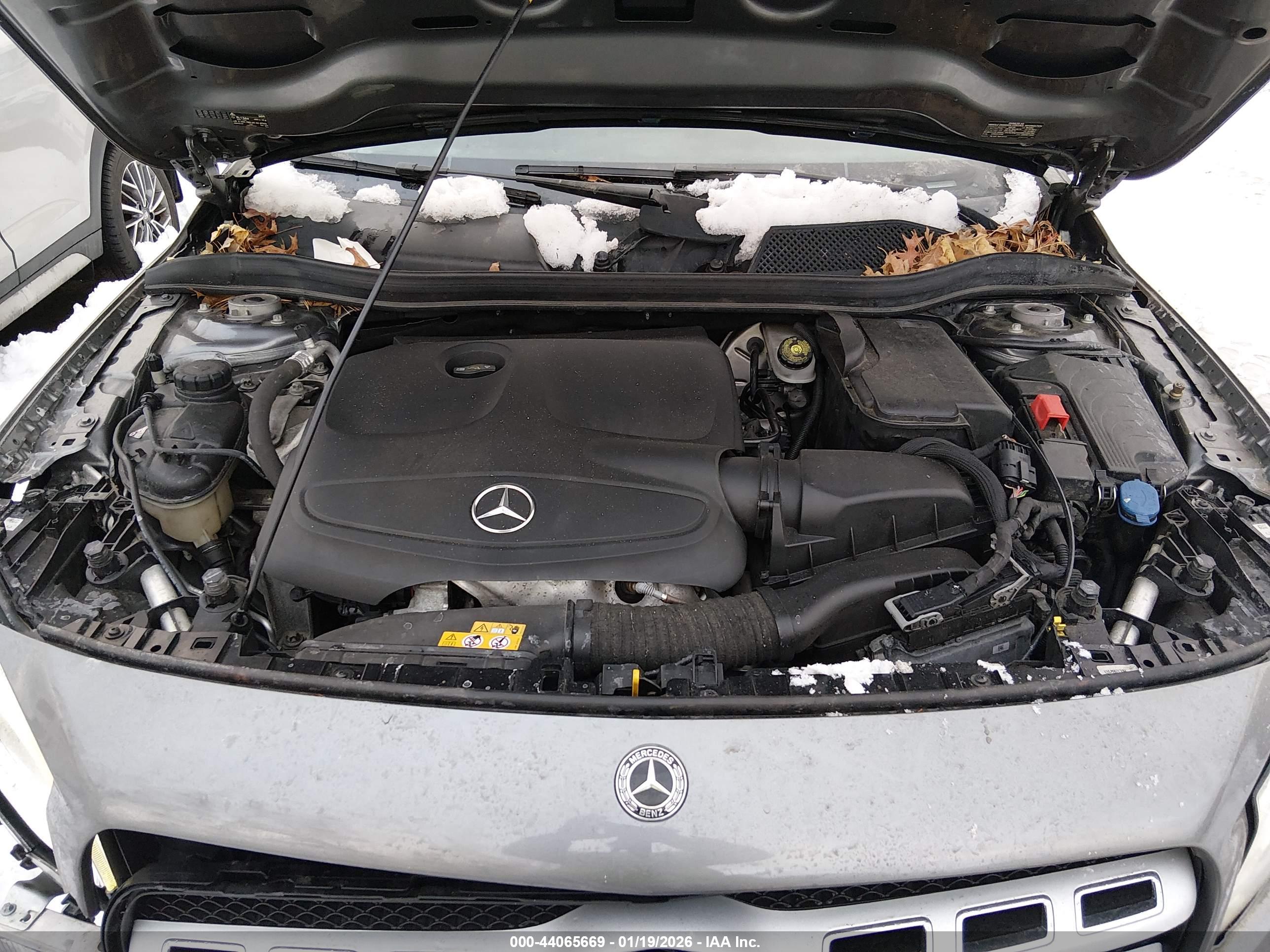 MERCEDES-BENZ GLA image 10