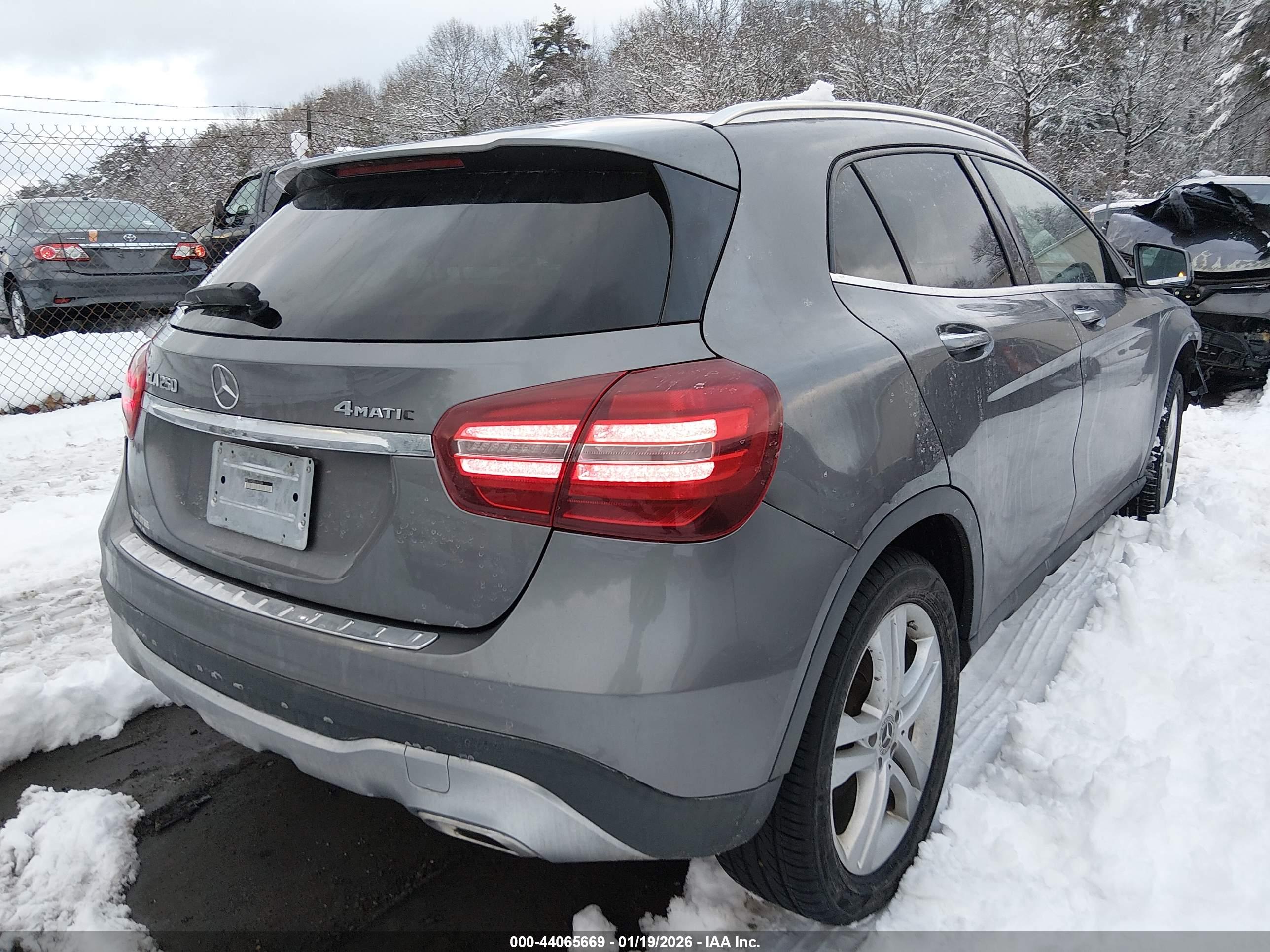 MERCEDES-BENZ GLA image 4