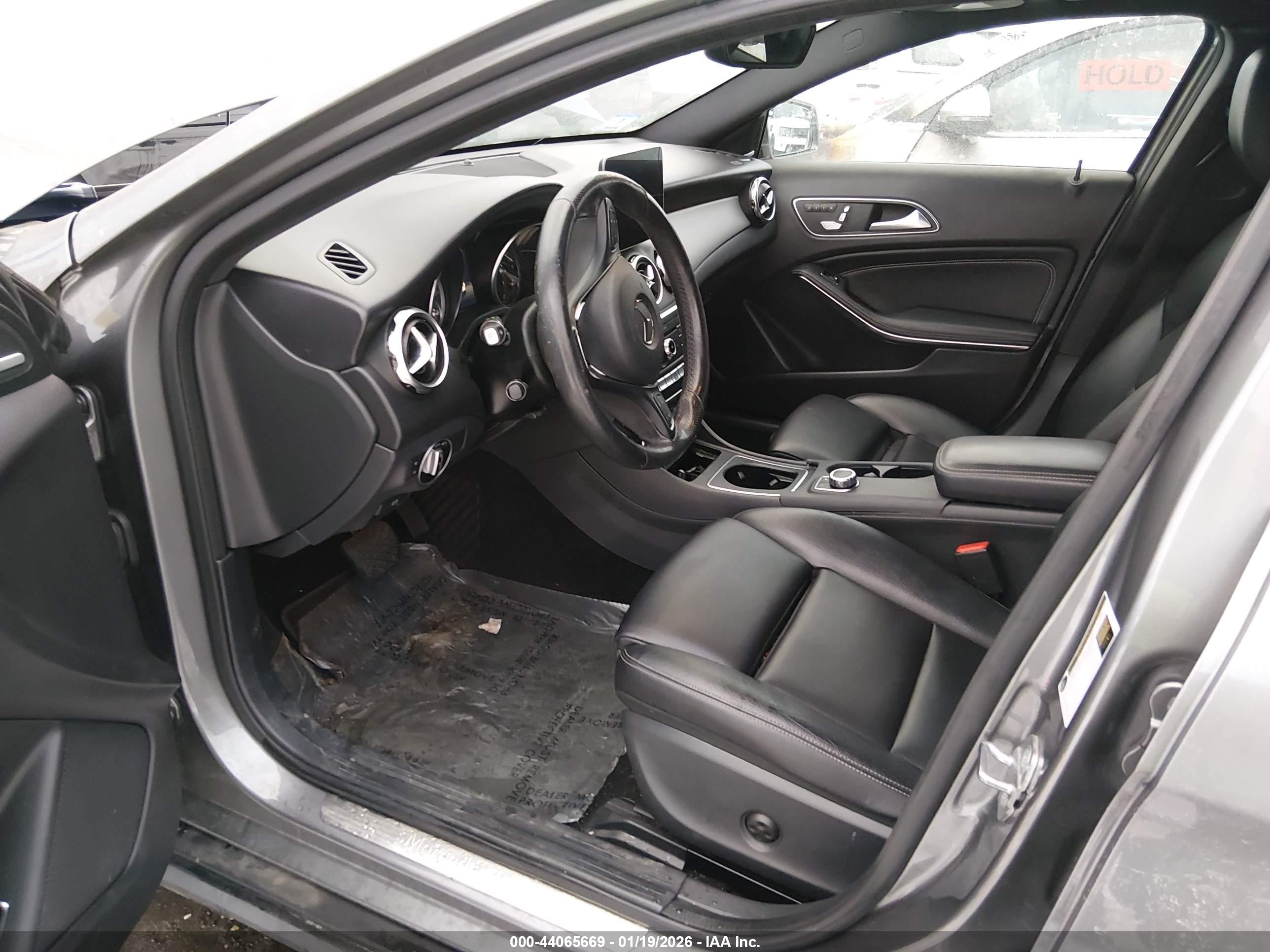 MERCEDES-BENZ GLA image 5