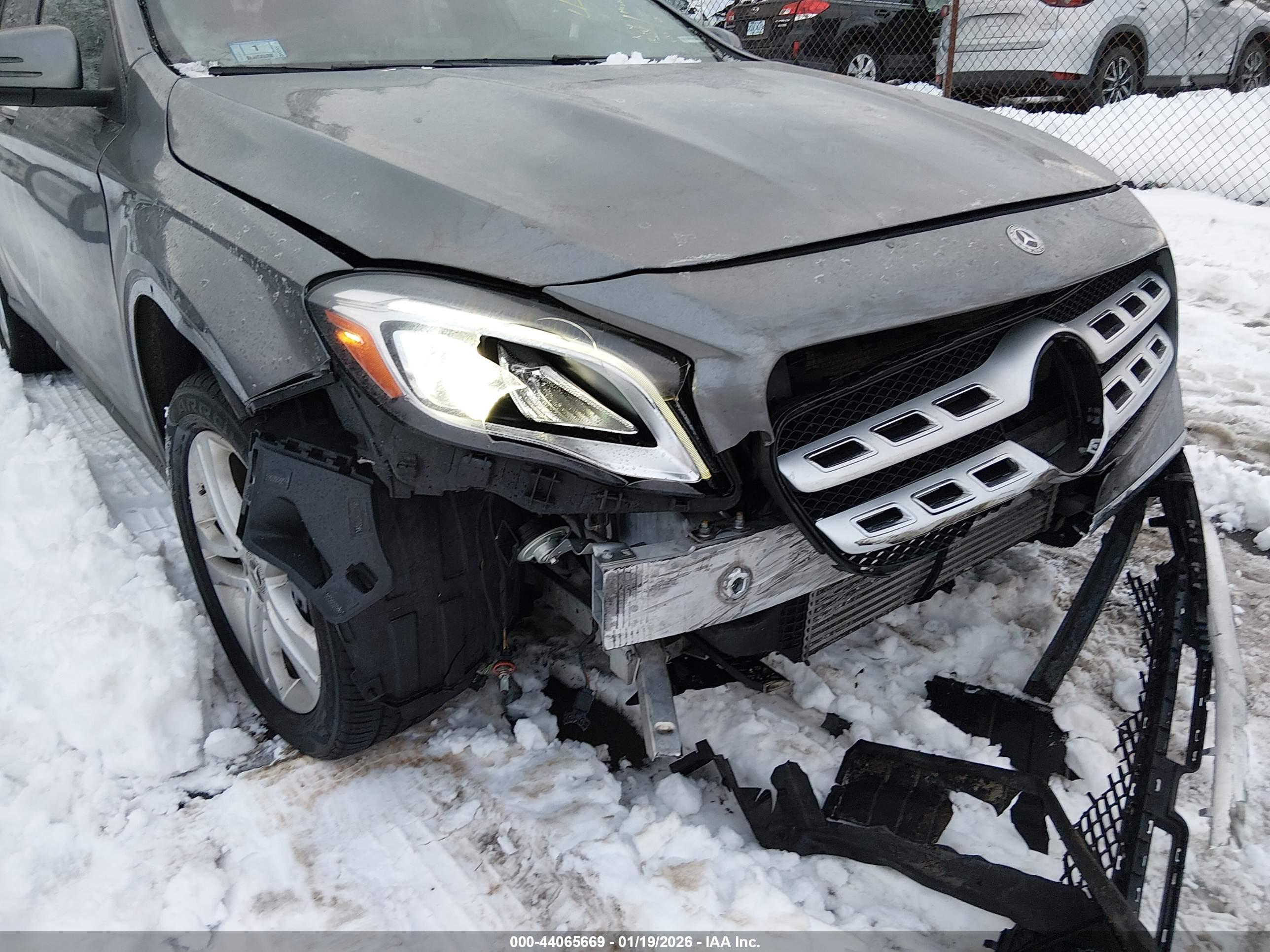 MERCEDES-BENZ GLA image 6