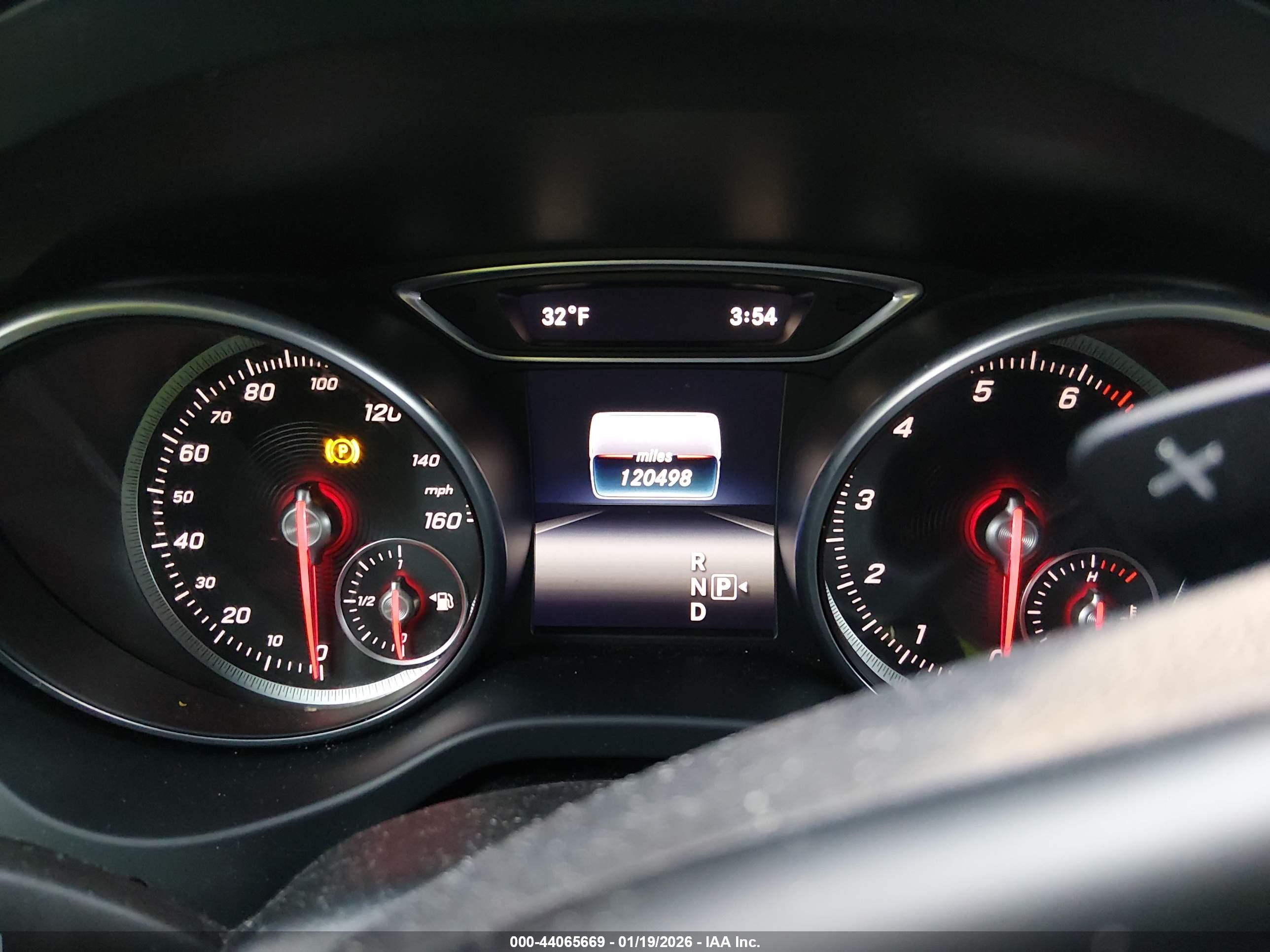 MERCEDES-BENZ GLA image 7