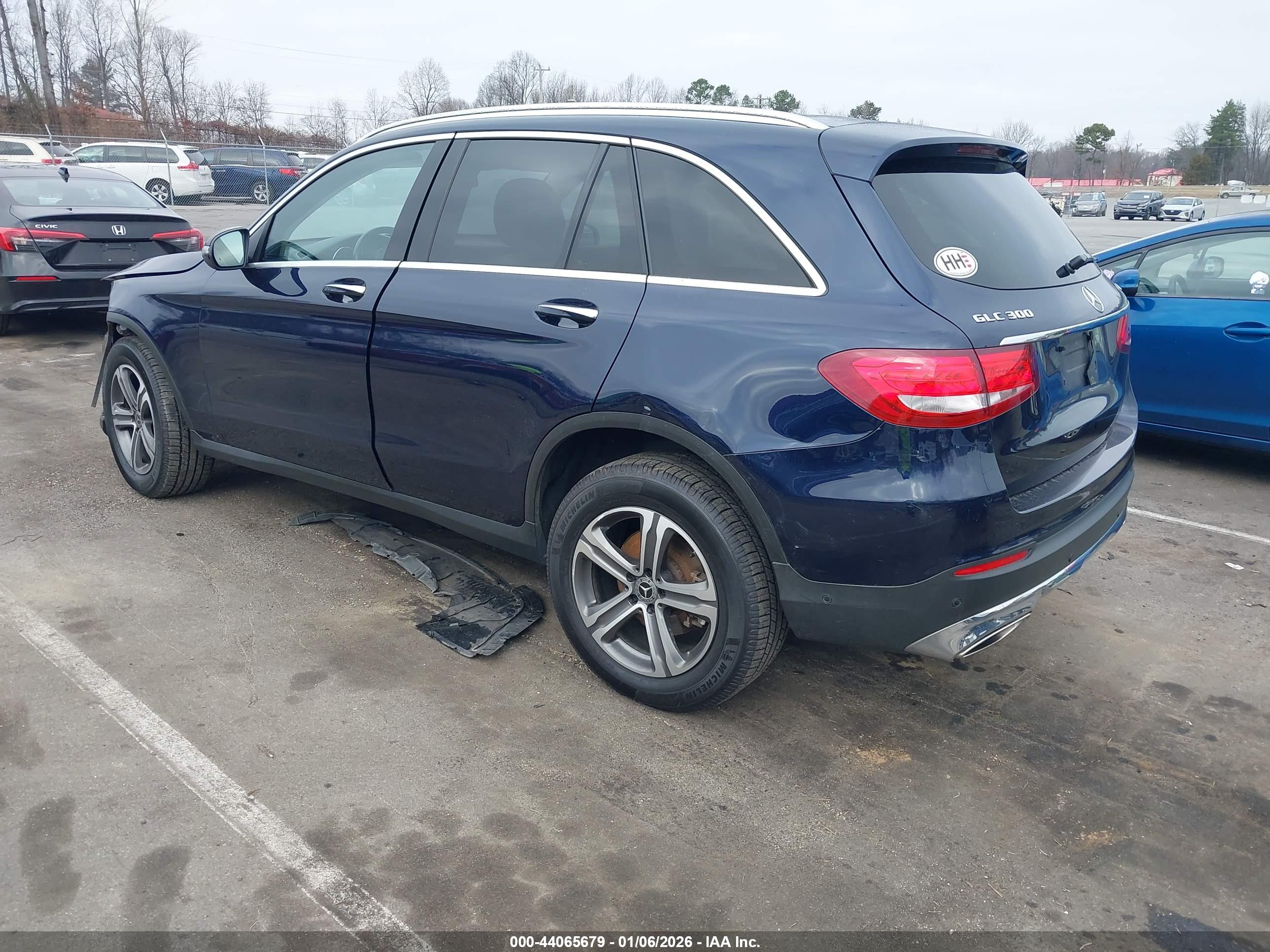 MERCEDES-BENZ GLC image 3