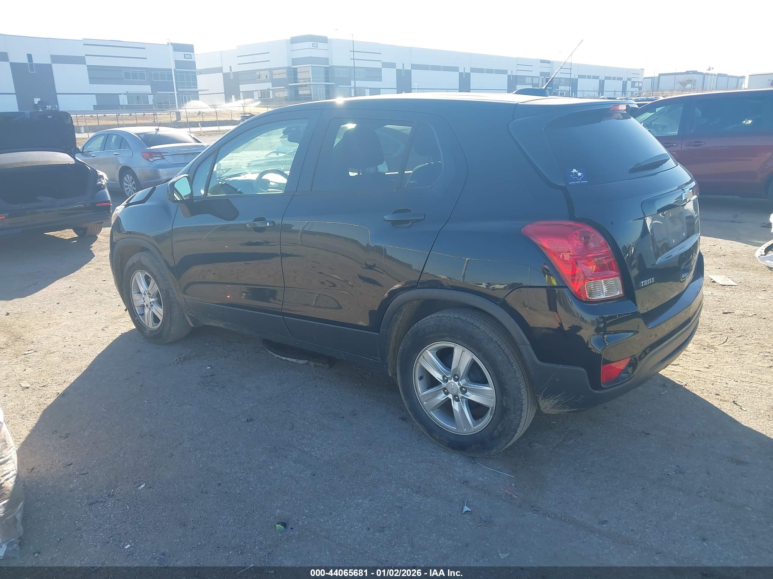 CHEVROLET TRAX image 3