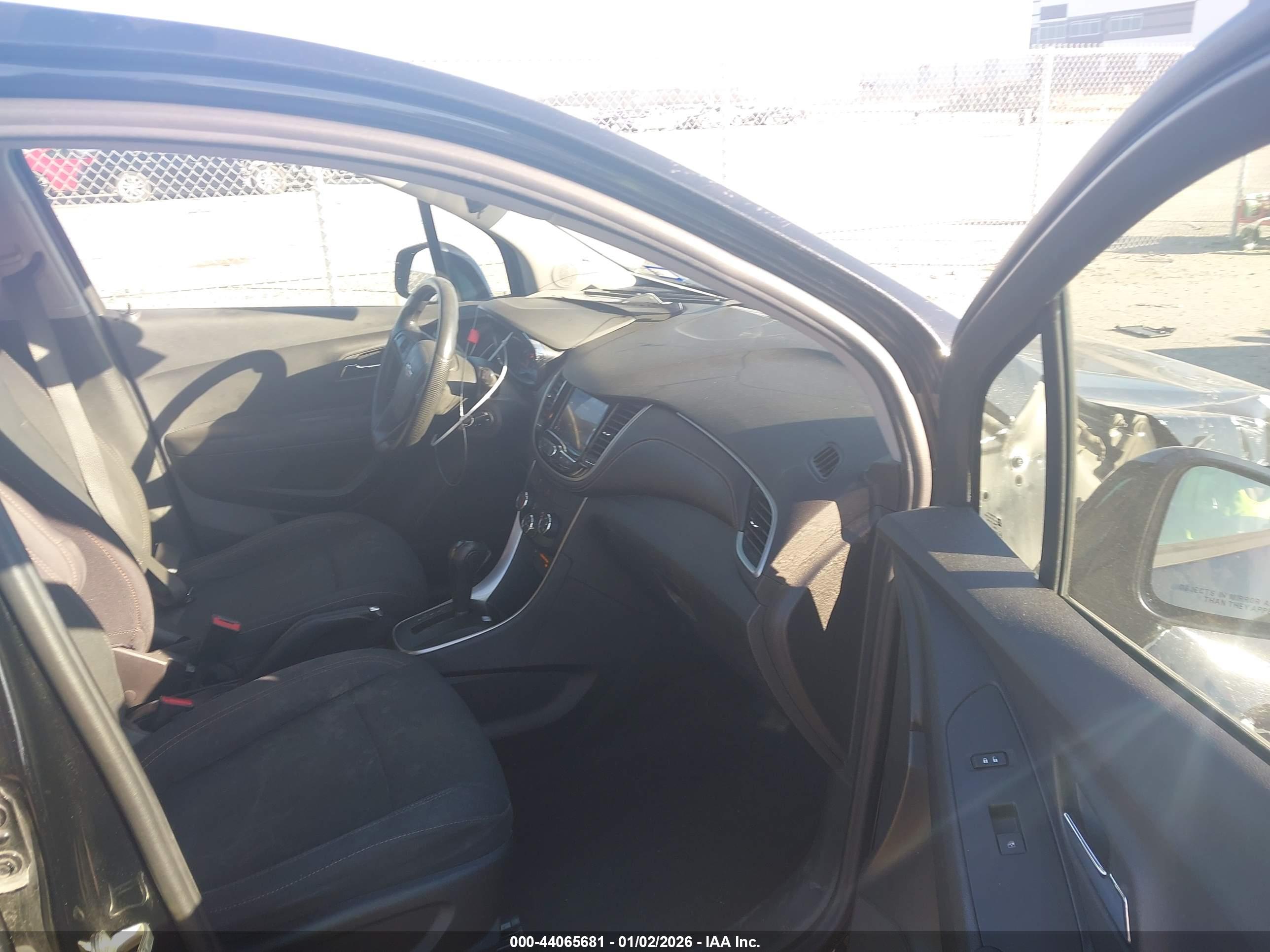 CHEVROLET TRAX image 5