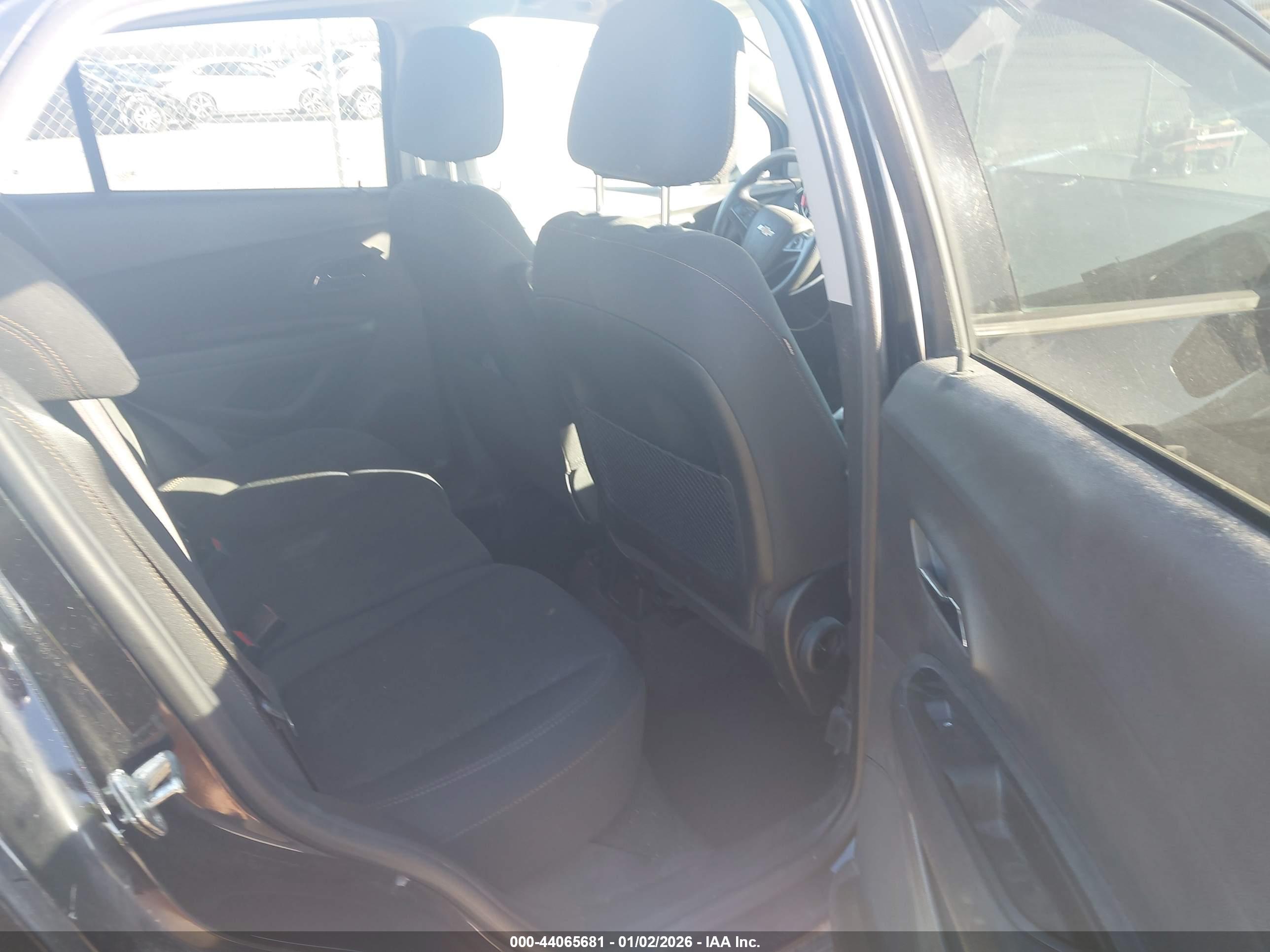 CHEVROLET TRAX image 8