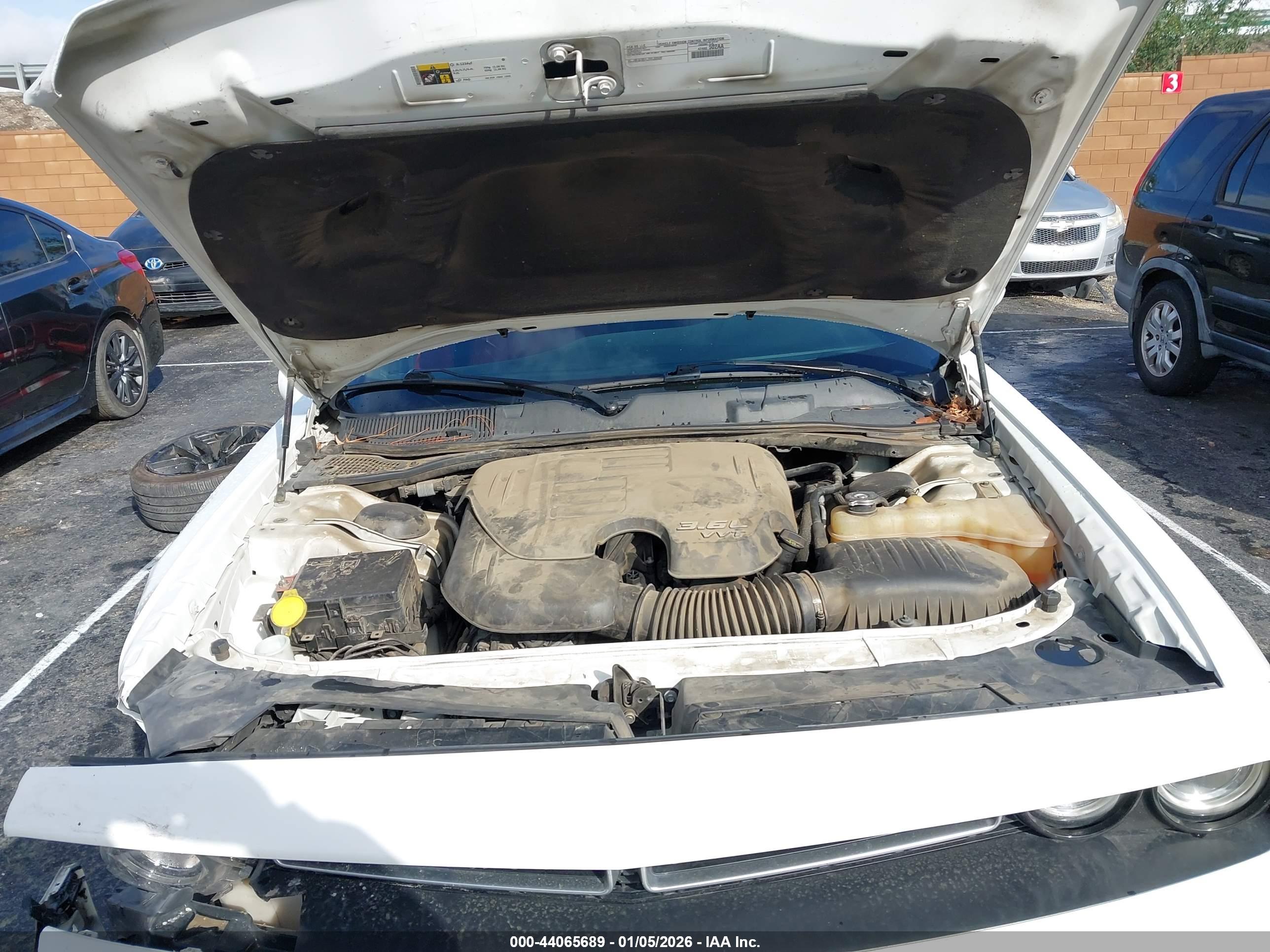 DODGE CHALLENGER image 10