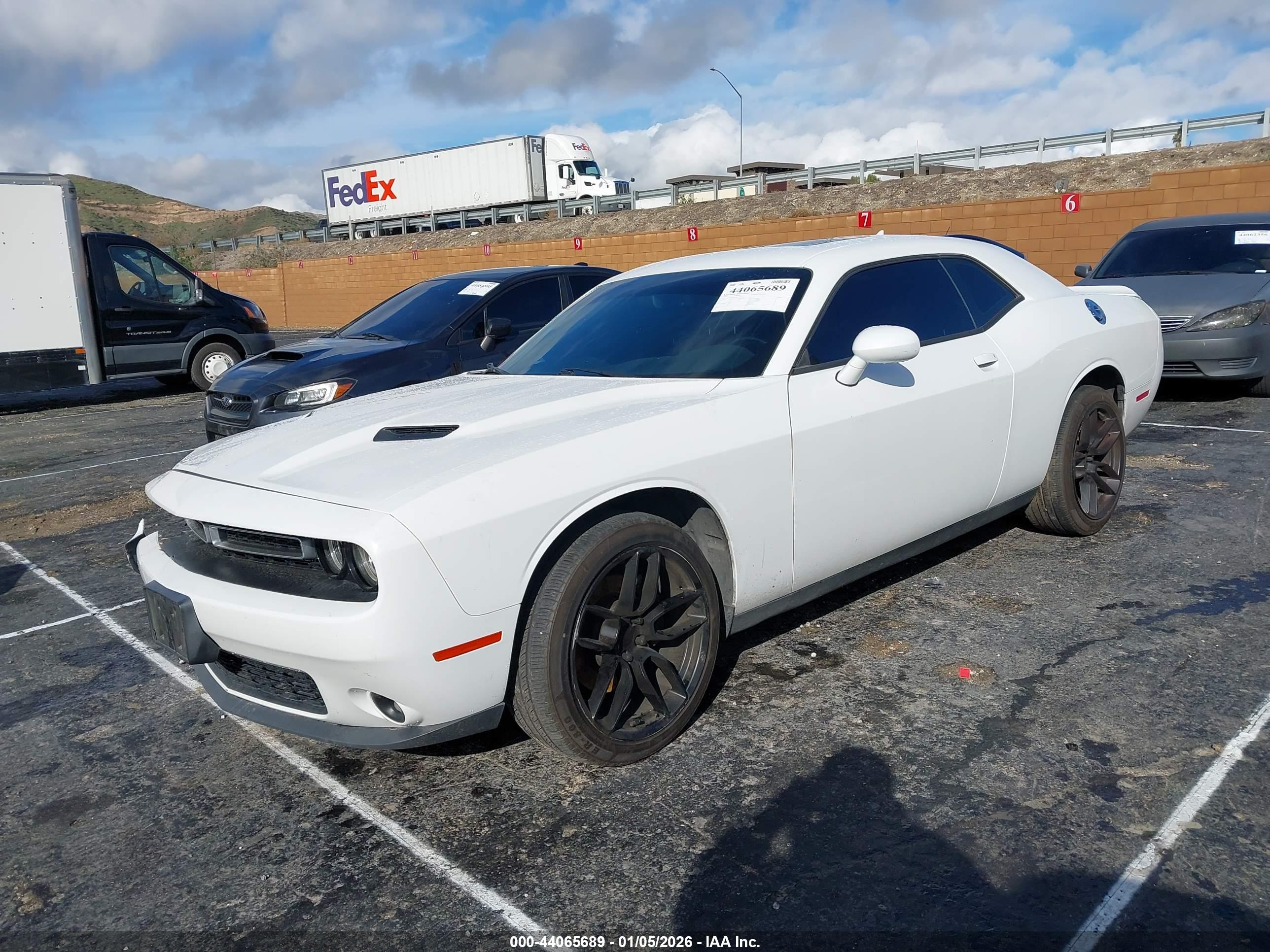 DODGE CHALLENGER image 2
