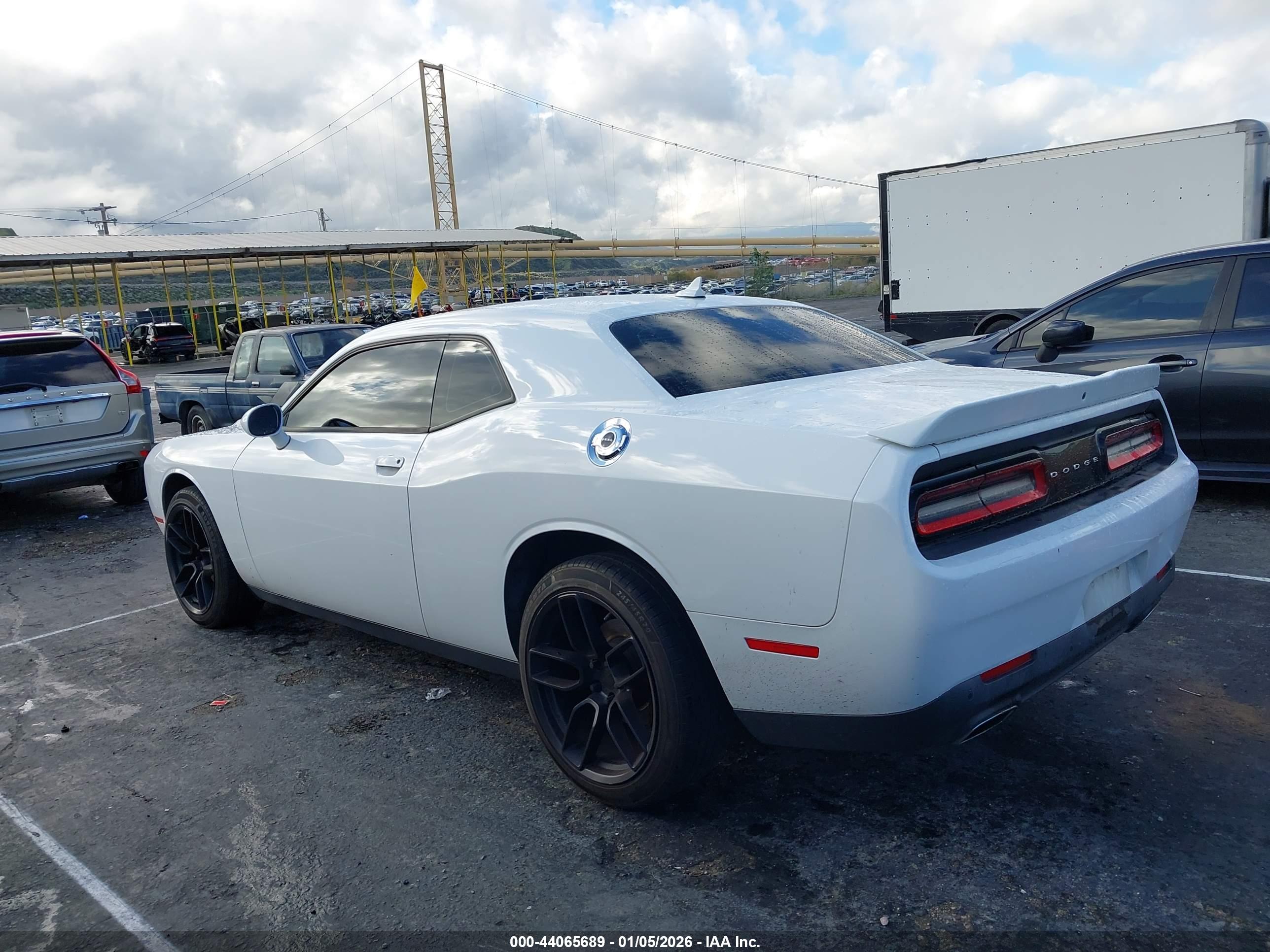 DODGE CHALLENGER image 3