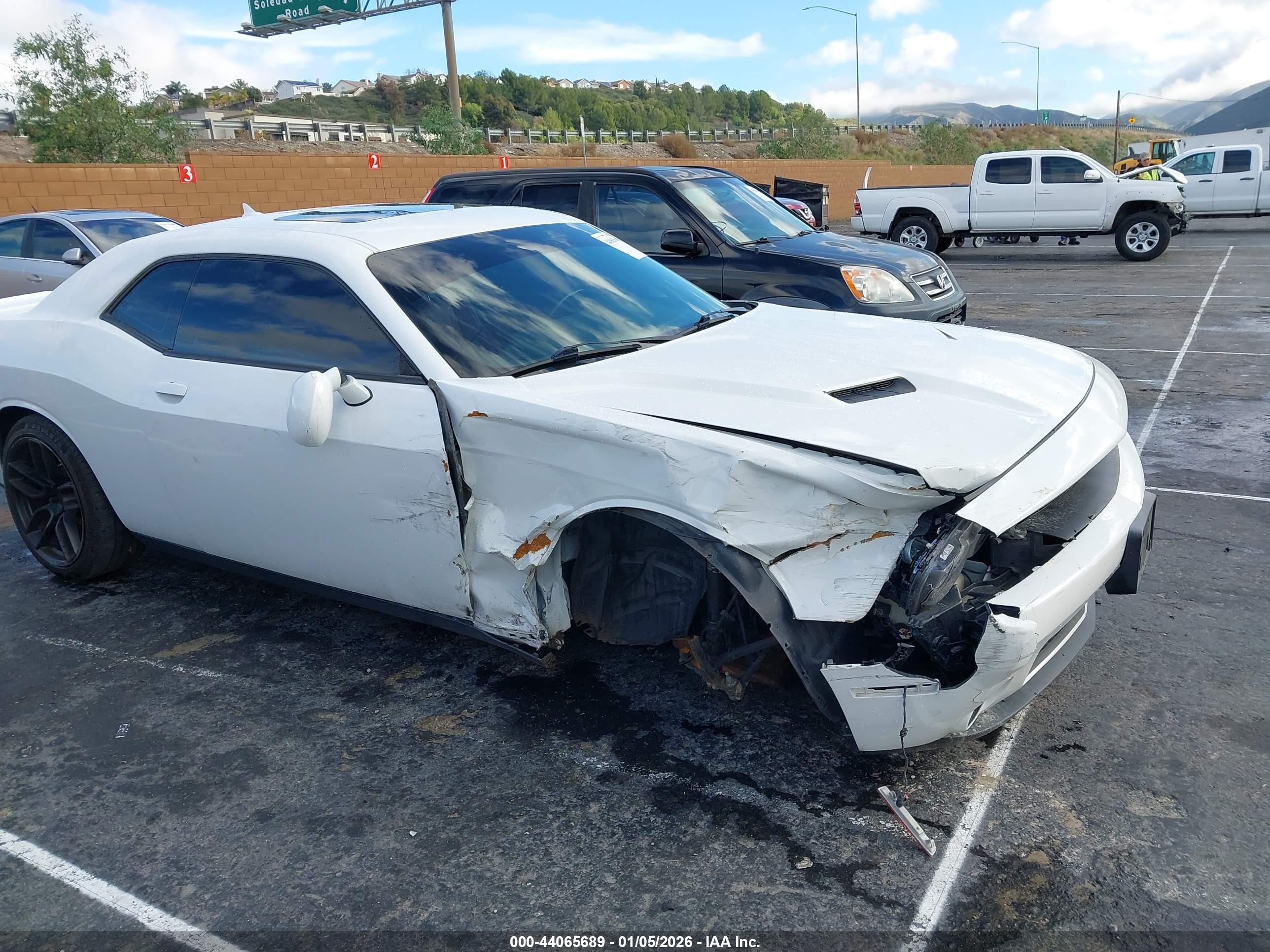 DODGE CHALLENGER image 6