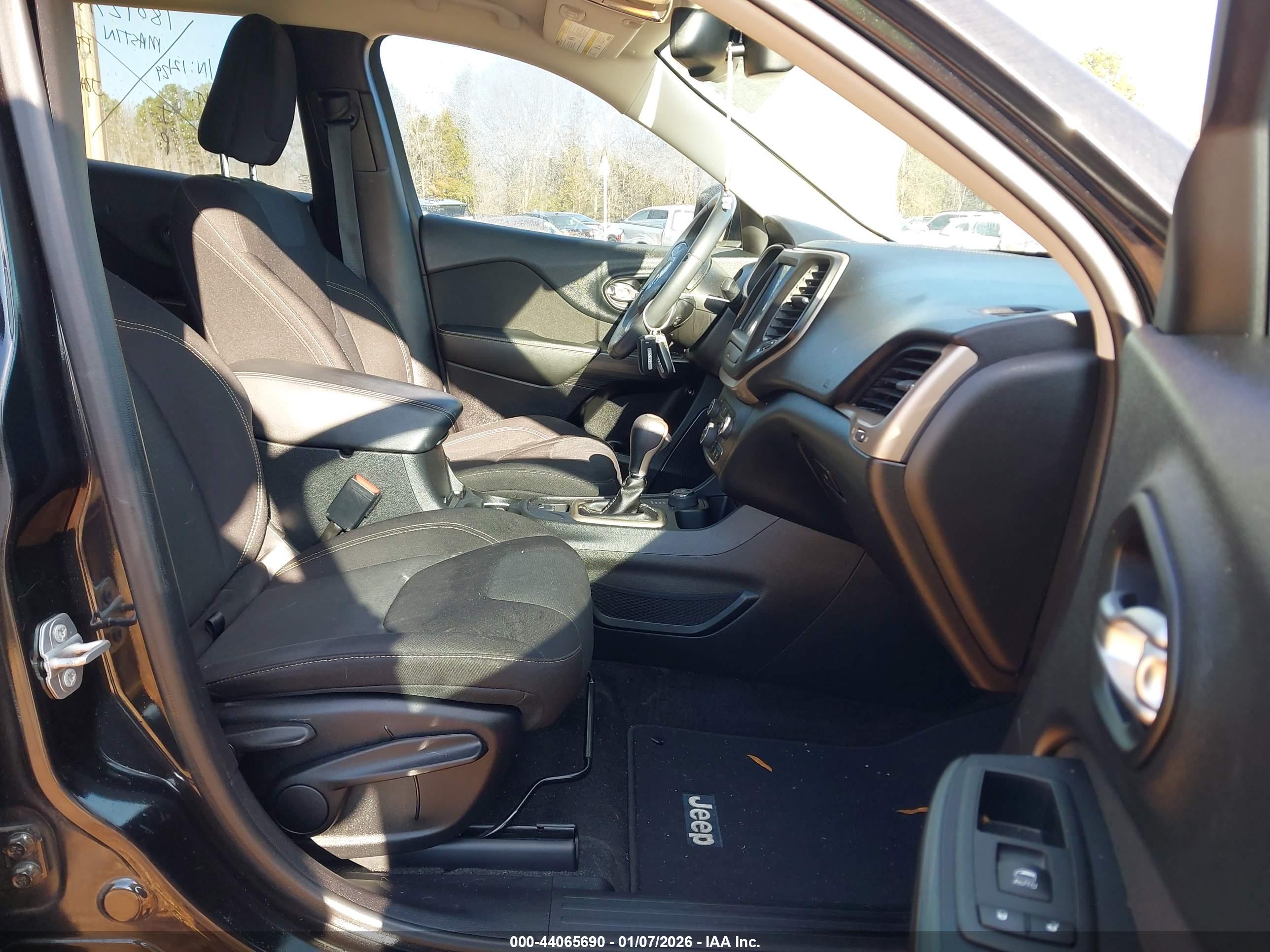 JEEP CHEROKEE image 5