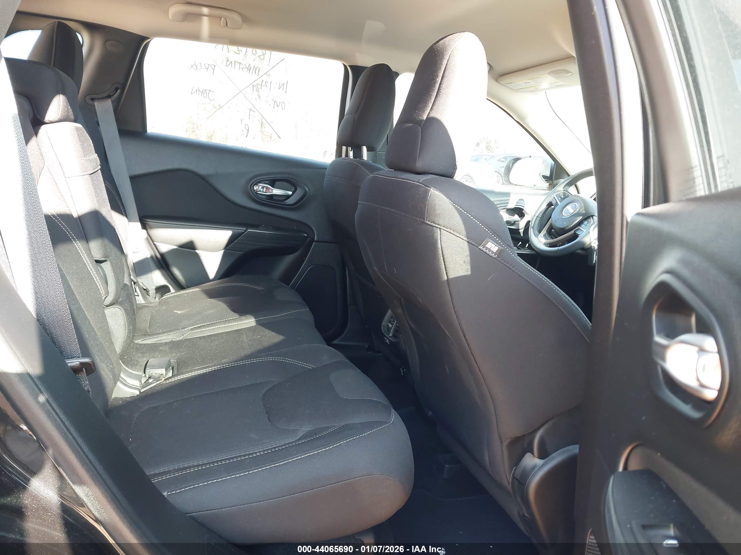 JEEP CHEROKEE image 8
