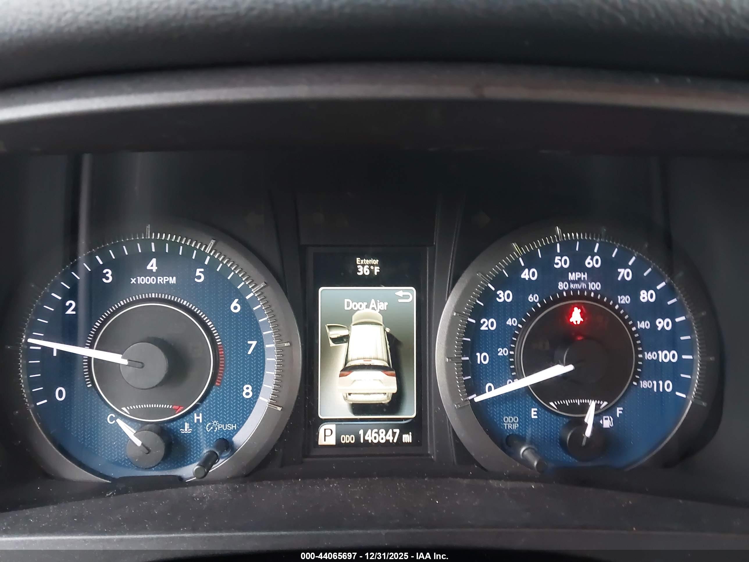 TOYOTA SIENNA image 7