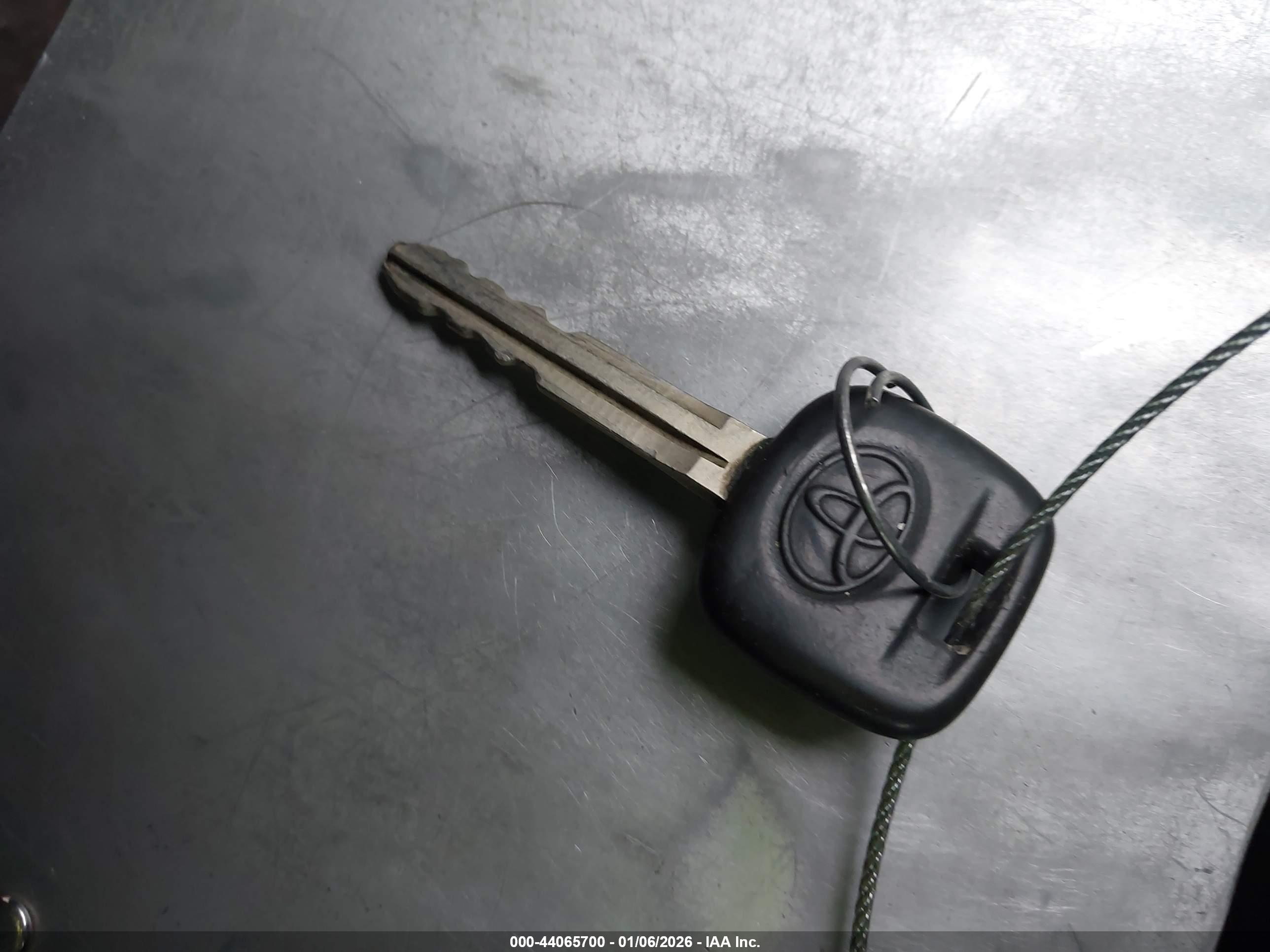 TOYOTA YARIS image 11