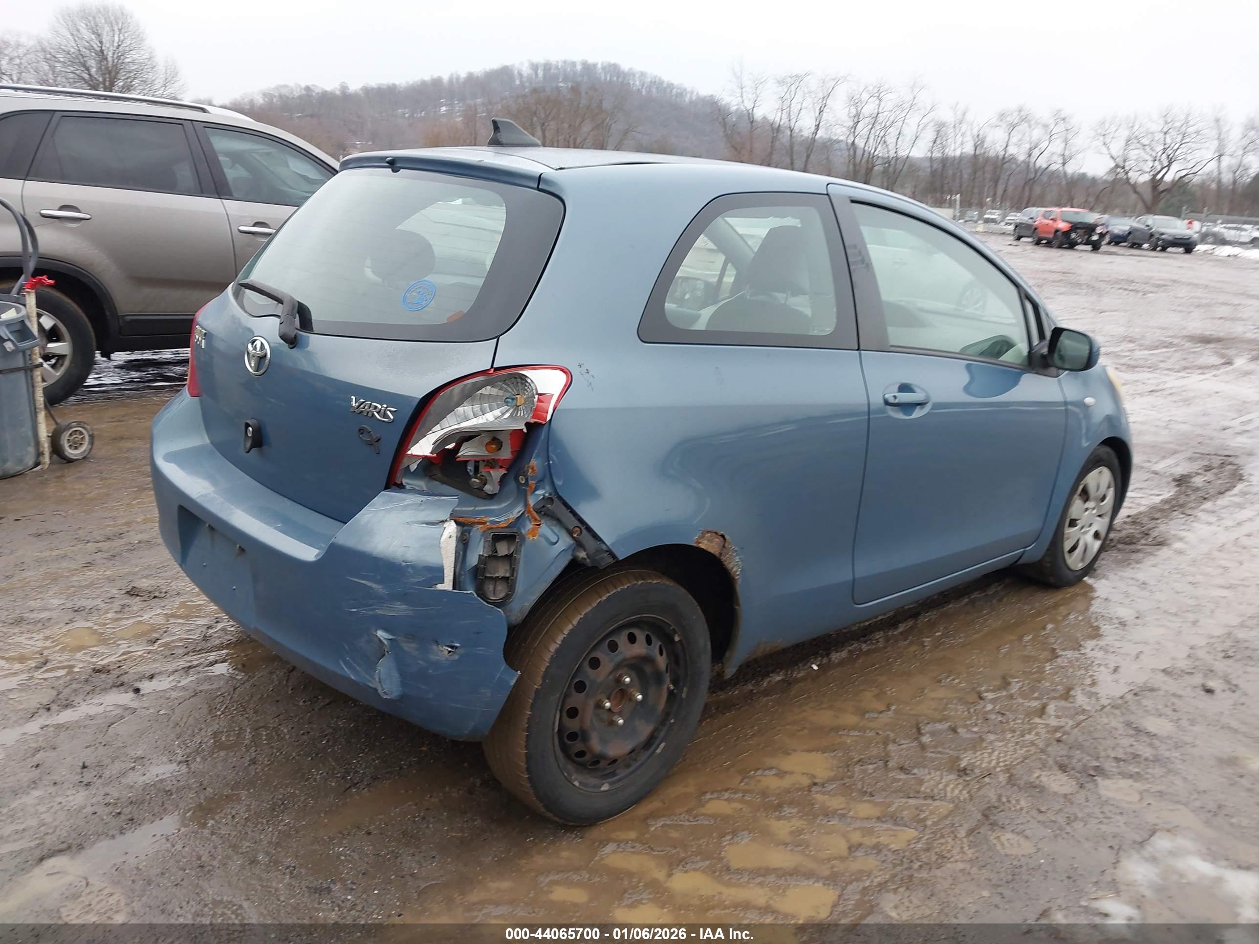 TOYOTA YARIS image 4