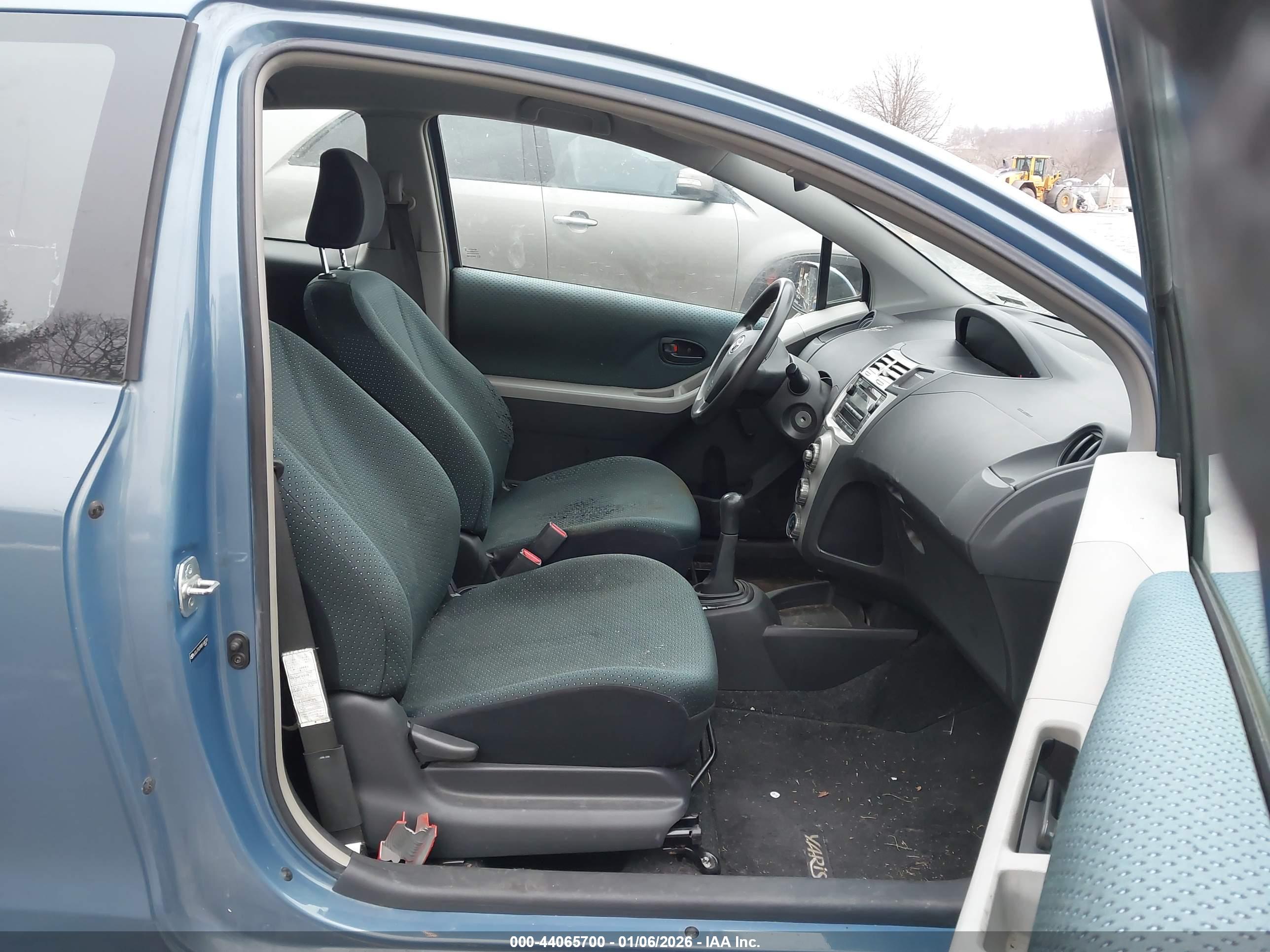 TOYOTA YARIS image 5