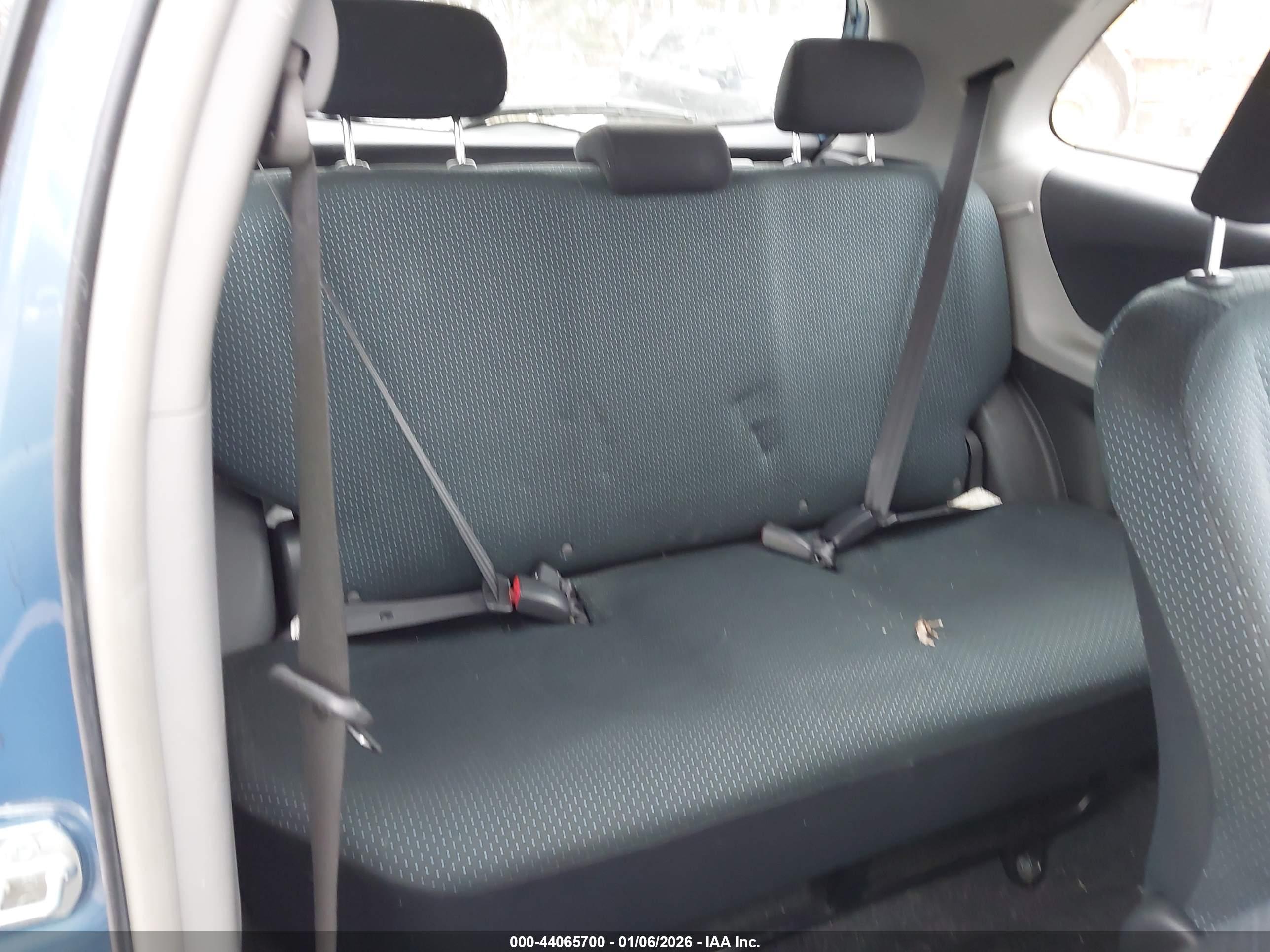 TOYOTA YARIS image 8