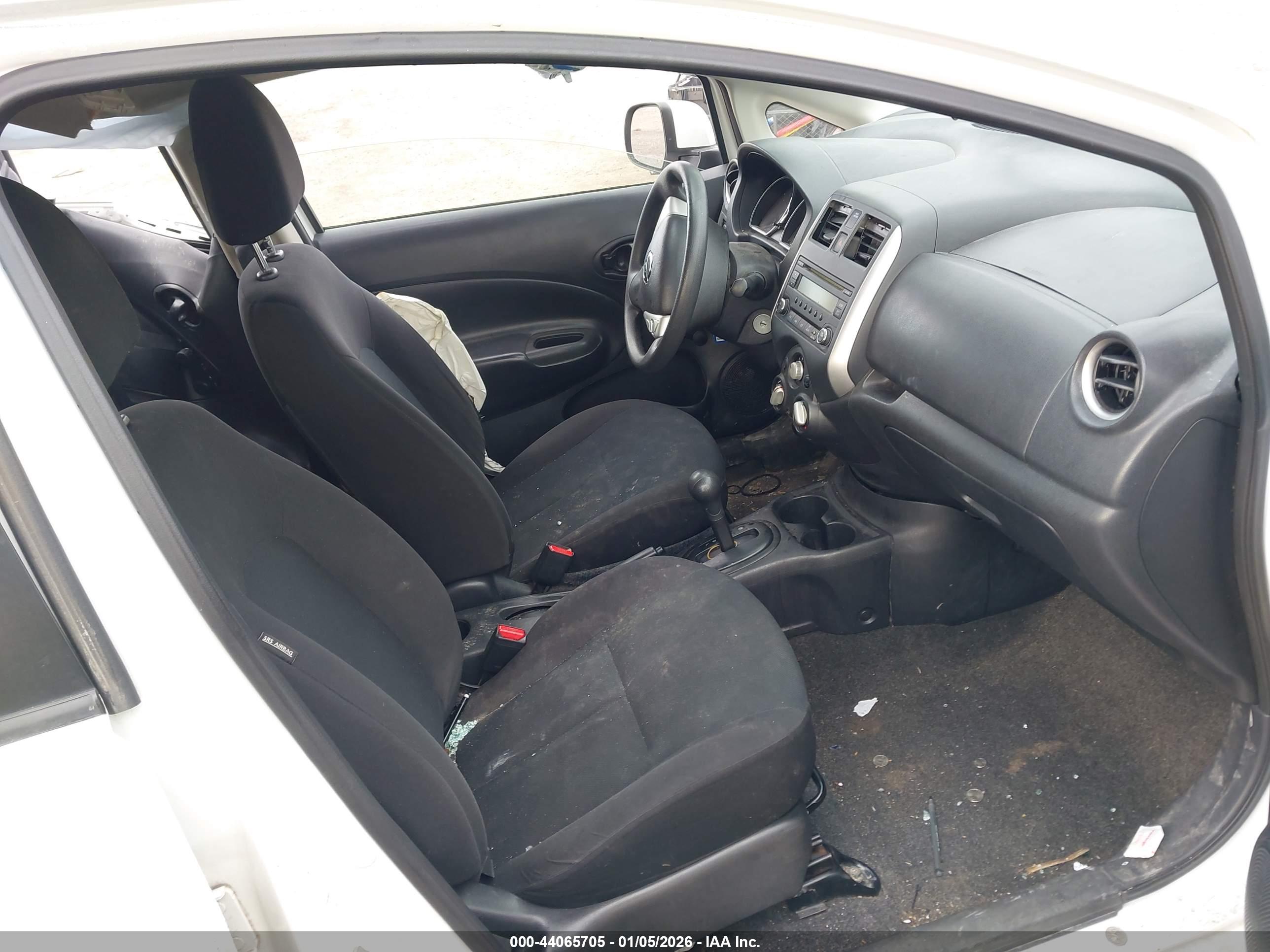 NISSAN VERSA image 5