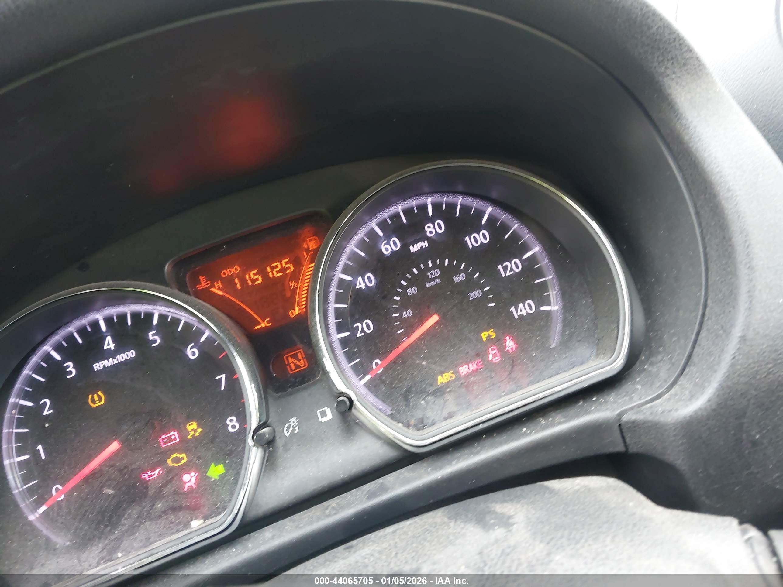 NISSAN VERSA image 7