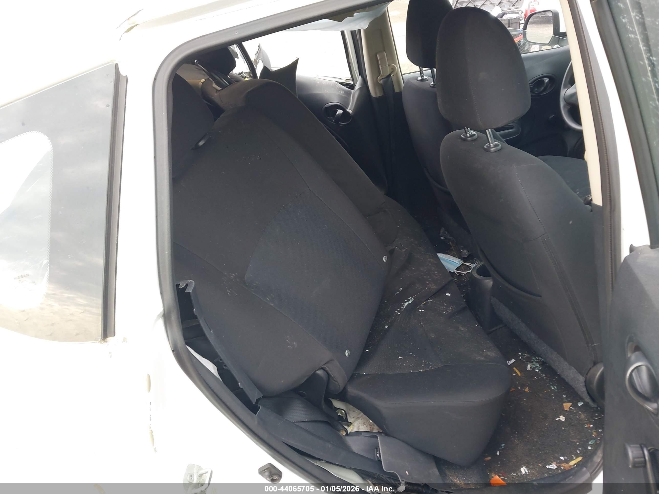 NISSAN VERSA image 8
