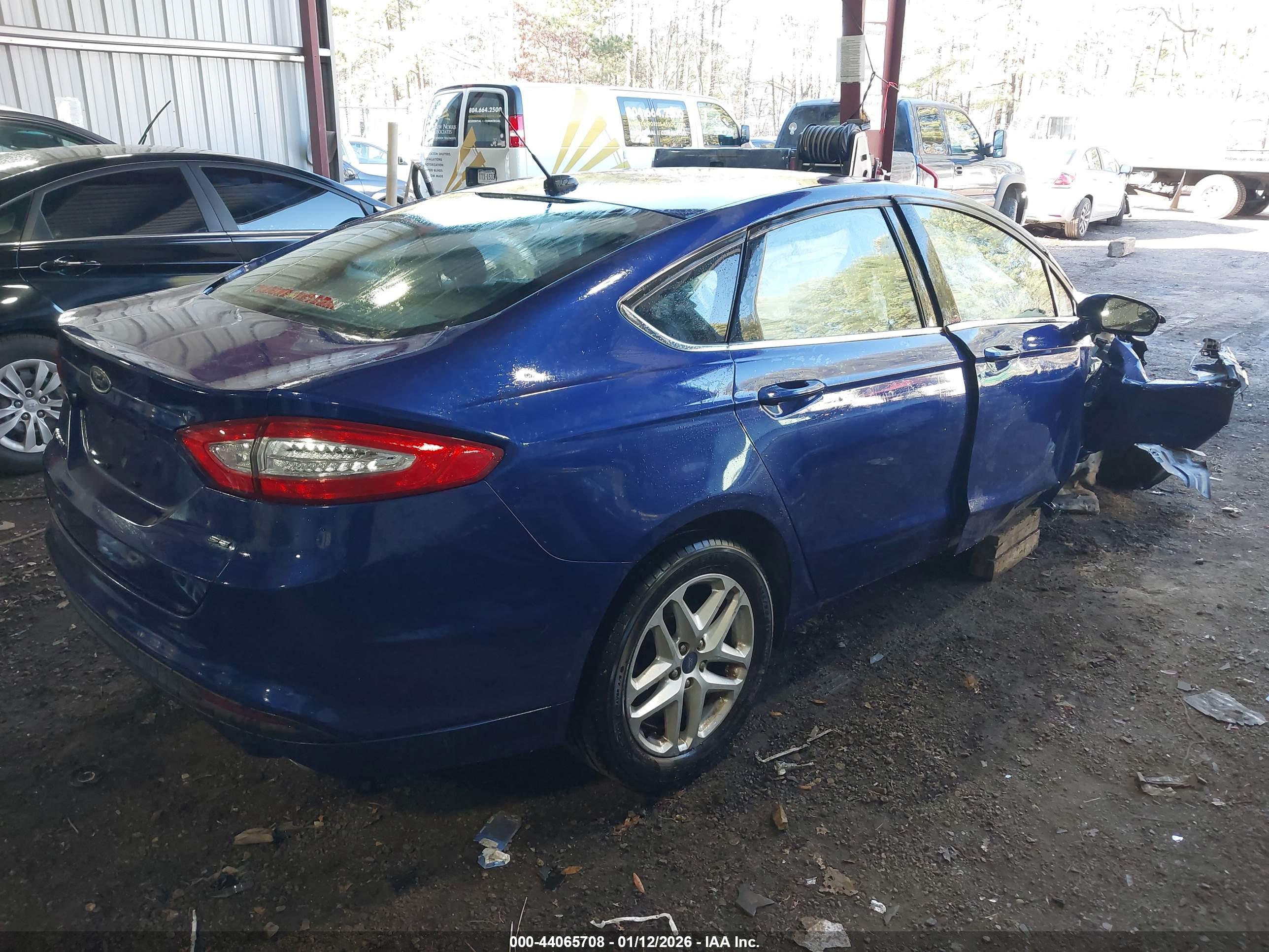 FORD FUSION image 4
