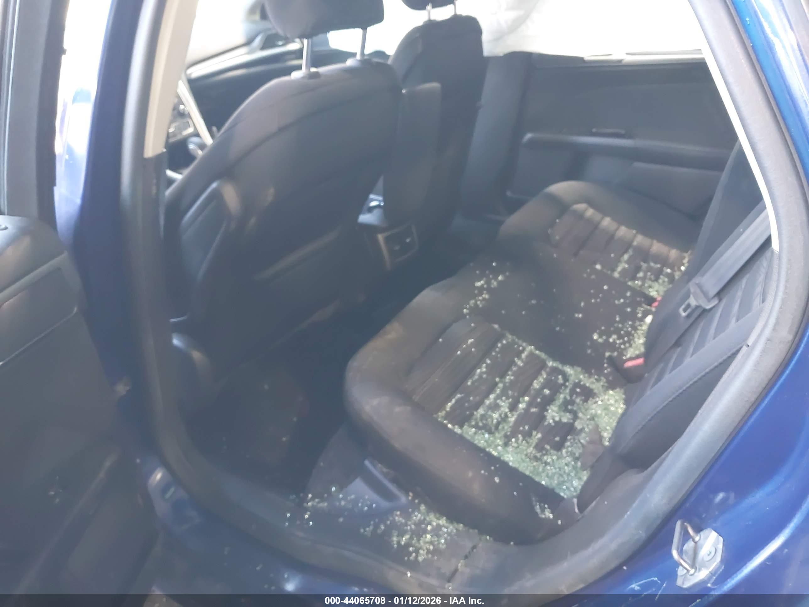 FORD FUSION image 8