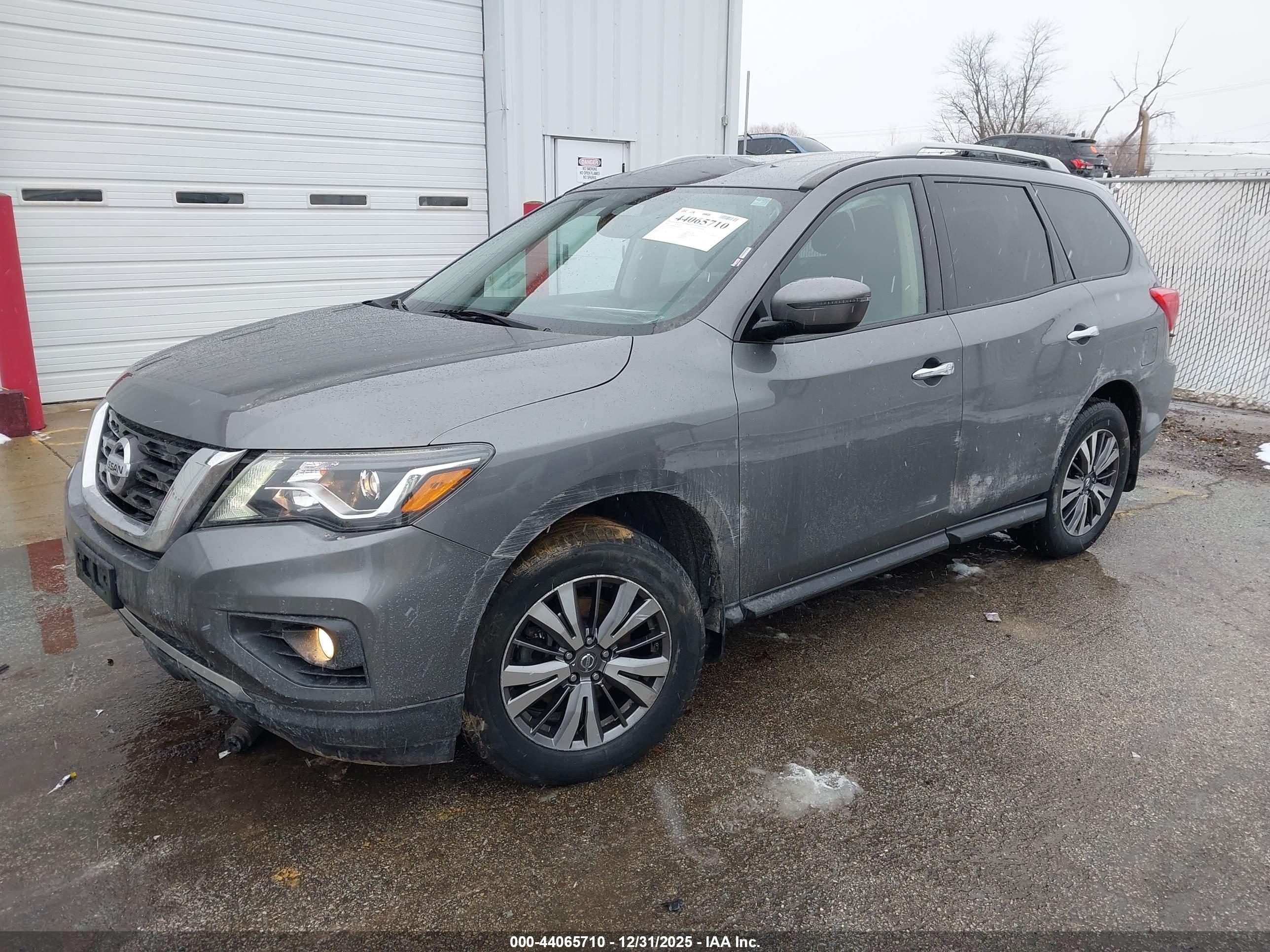 NISSAN PATHFINDER image 2