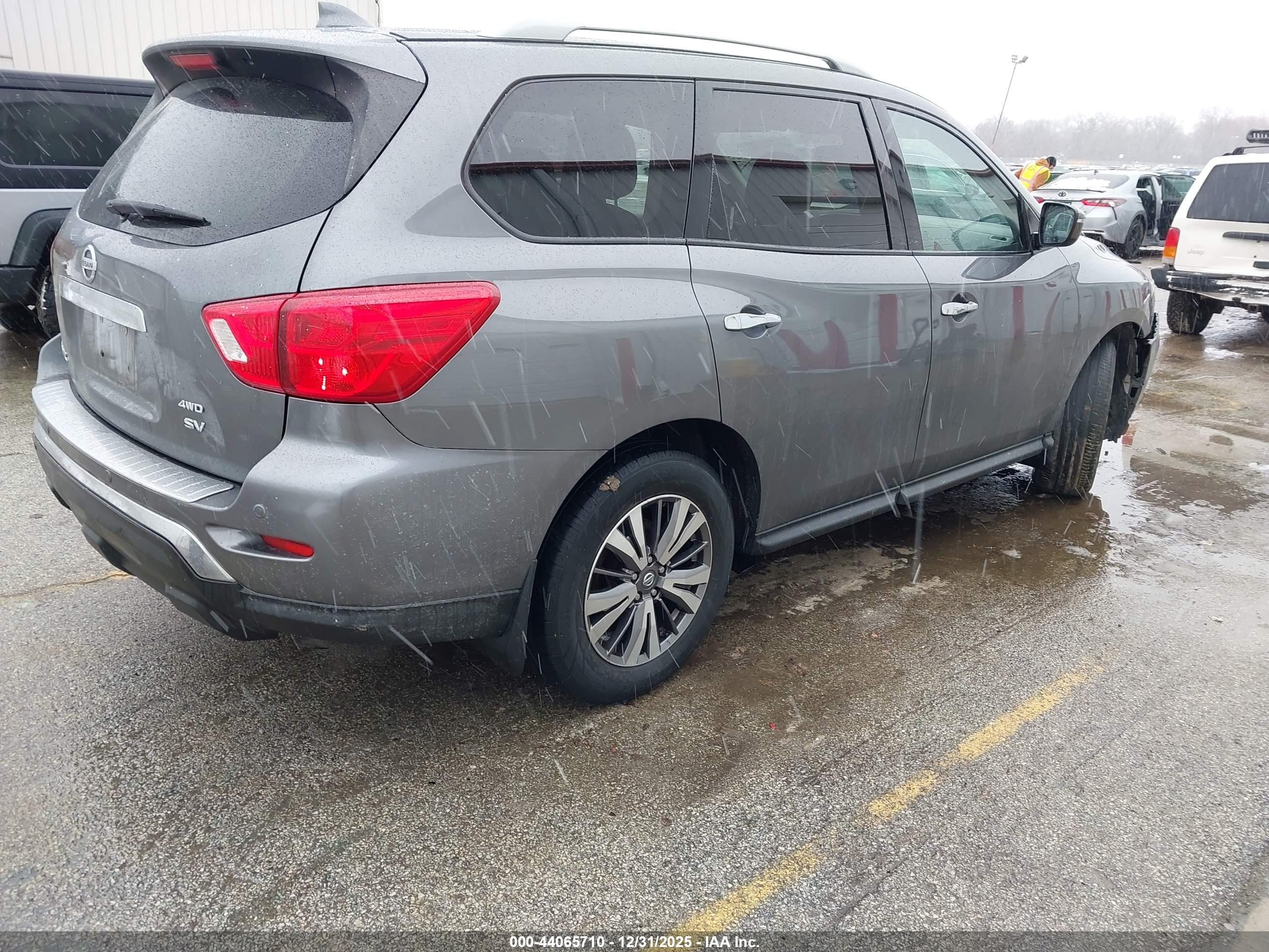 NISSAN PATHFINDER image 4