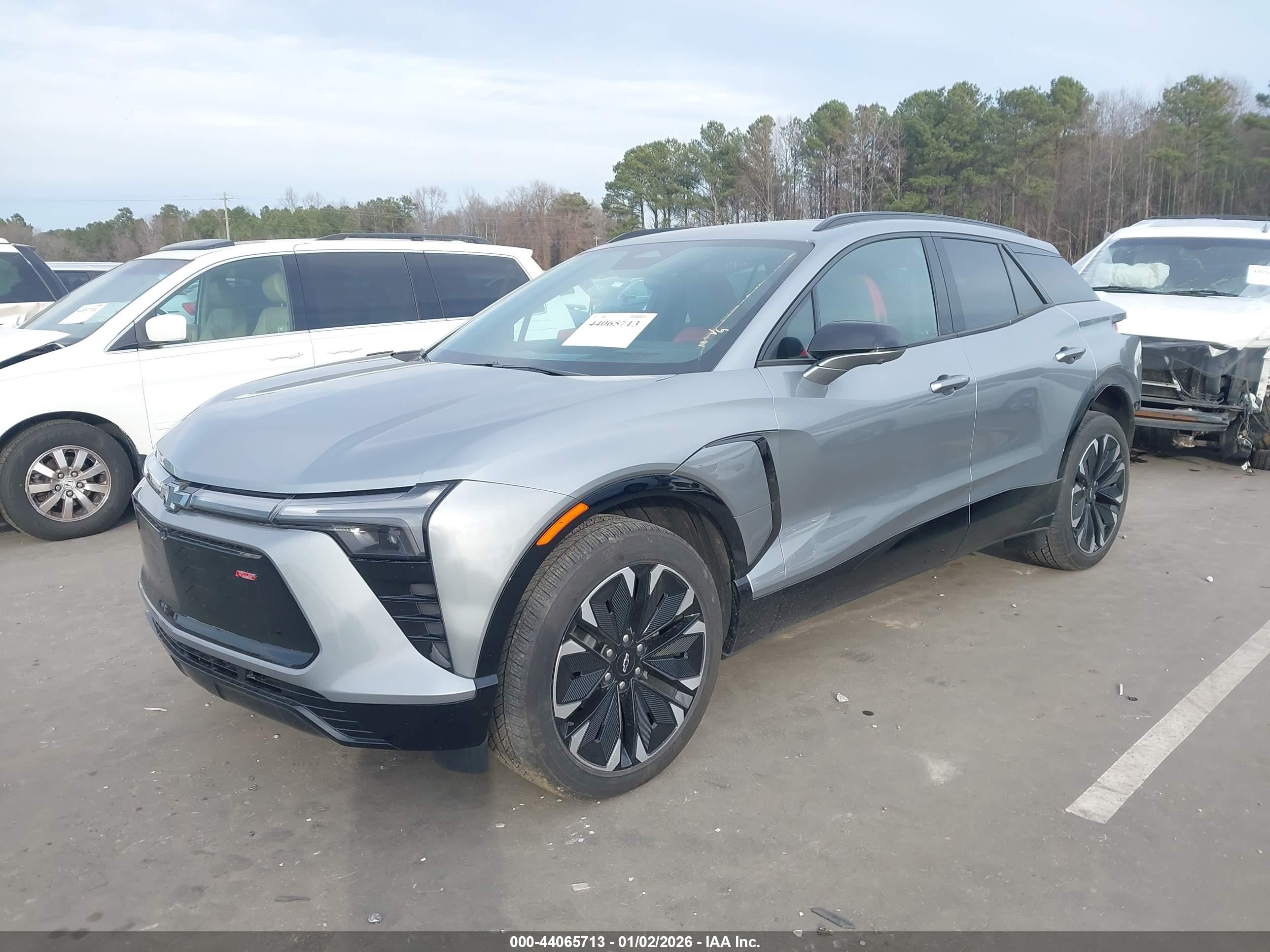 CHEVROLET BLAZER image 2