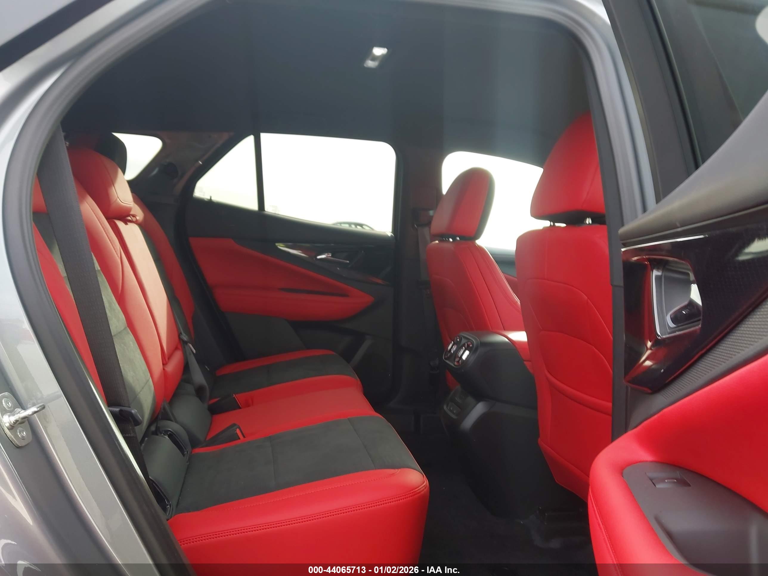 CHEVROLET BLAZER image 8