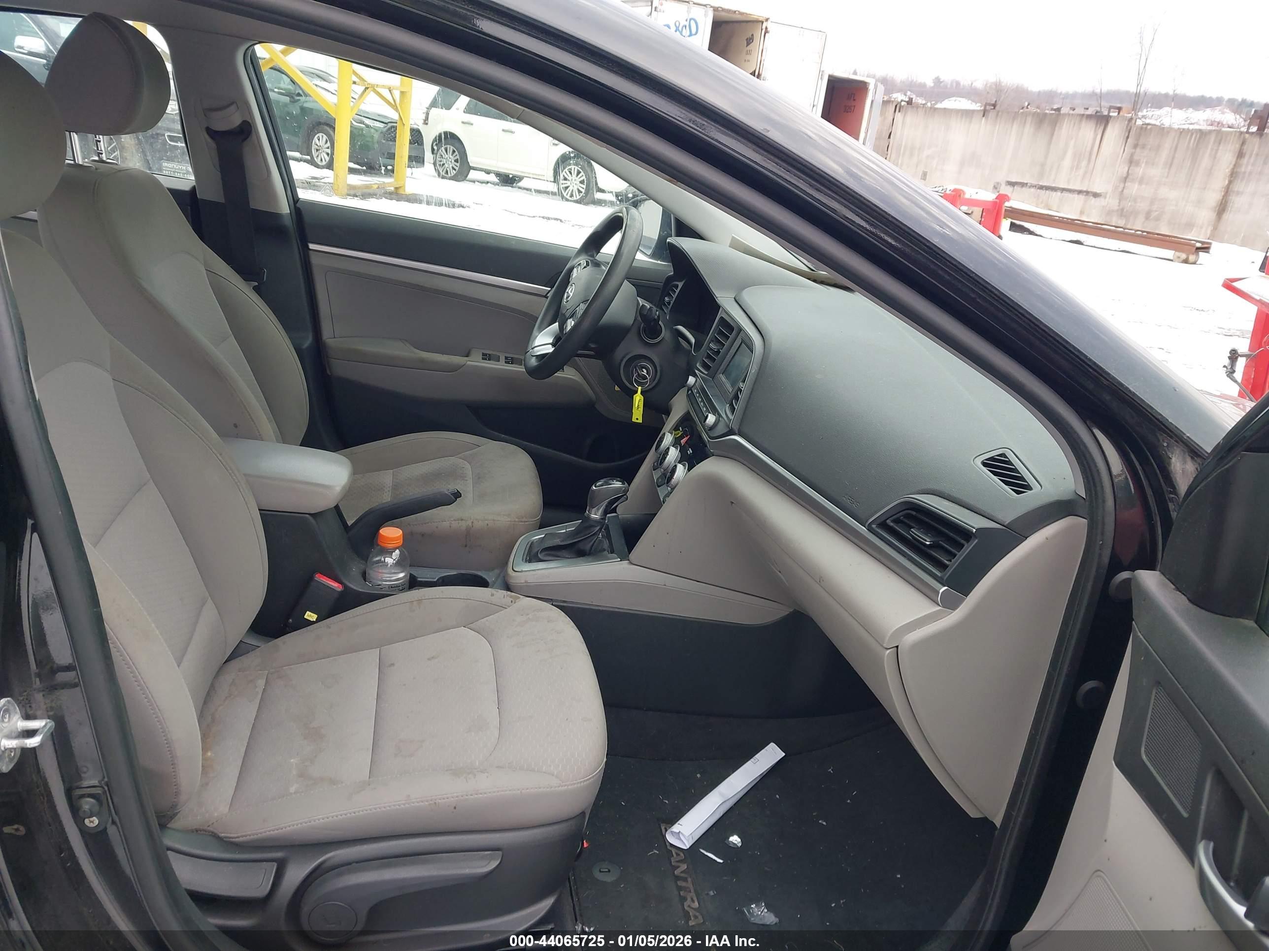 HYUNDAI ELANTRA image 5