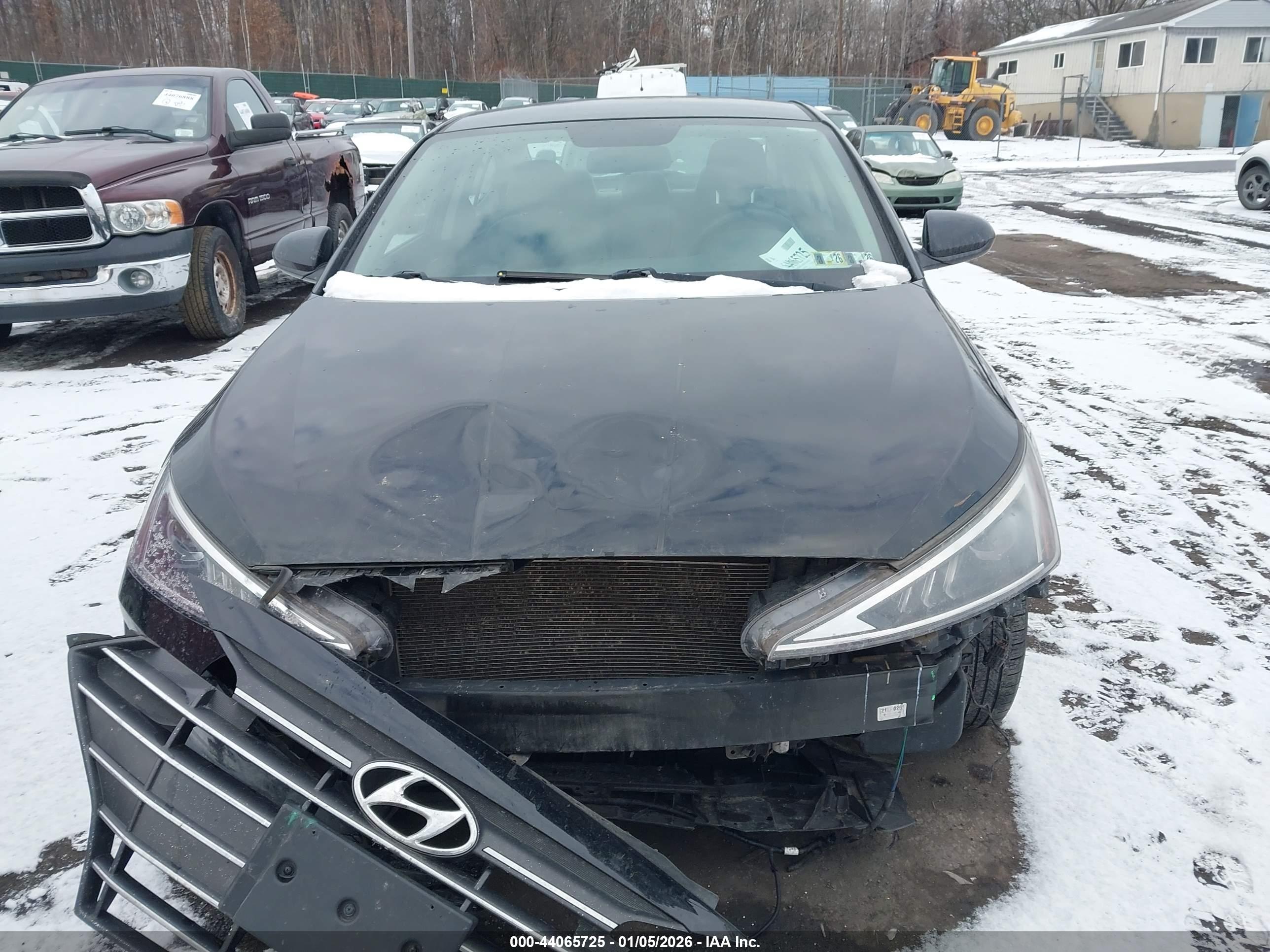 HYUNDAI ELANTRA image 6