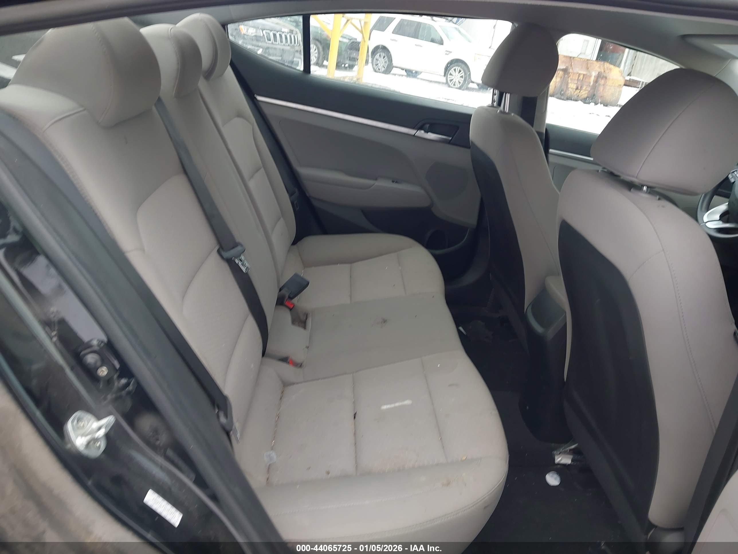 HYUNDAI ELANTRA image 8